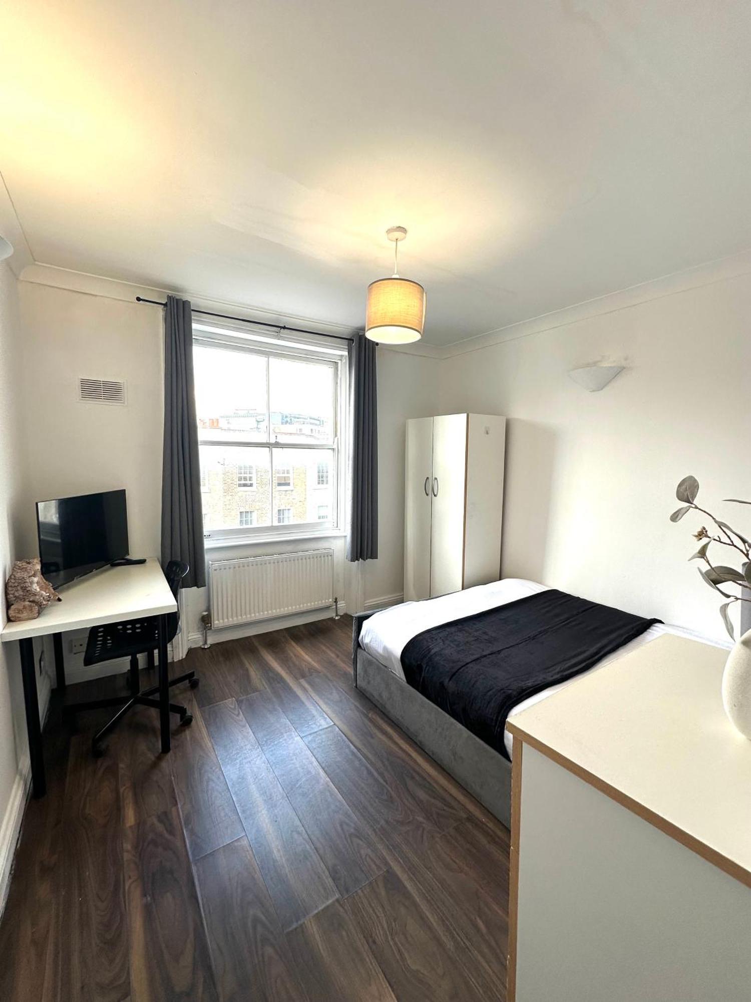 Spacious 4- Bedroom Flat! Kings Cross, St Pancras Apartment *