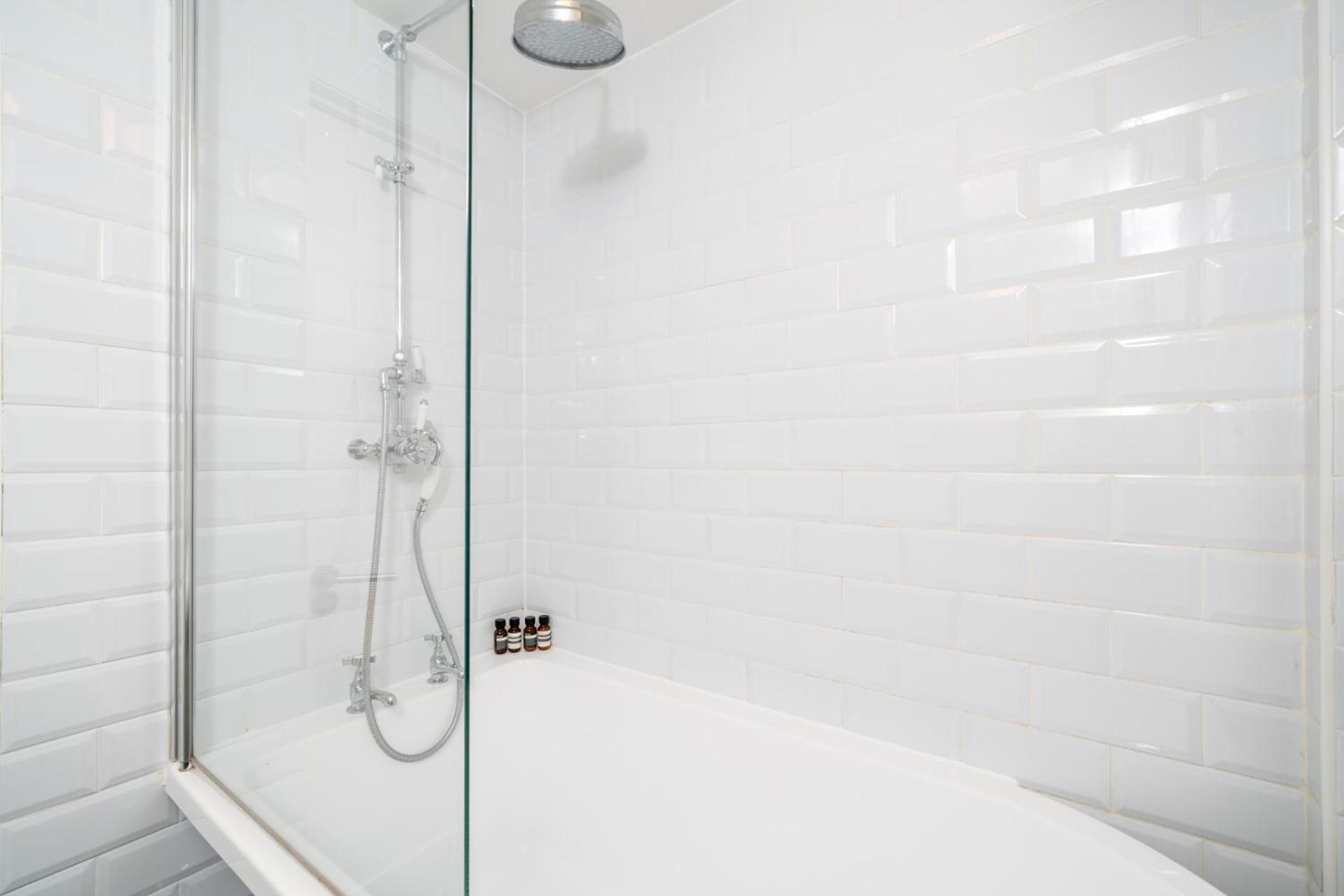 Apartment Niru Experience Stylish Garden Getaway *