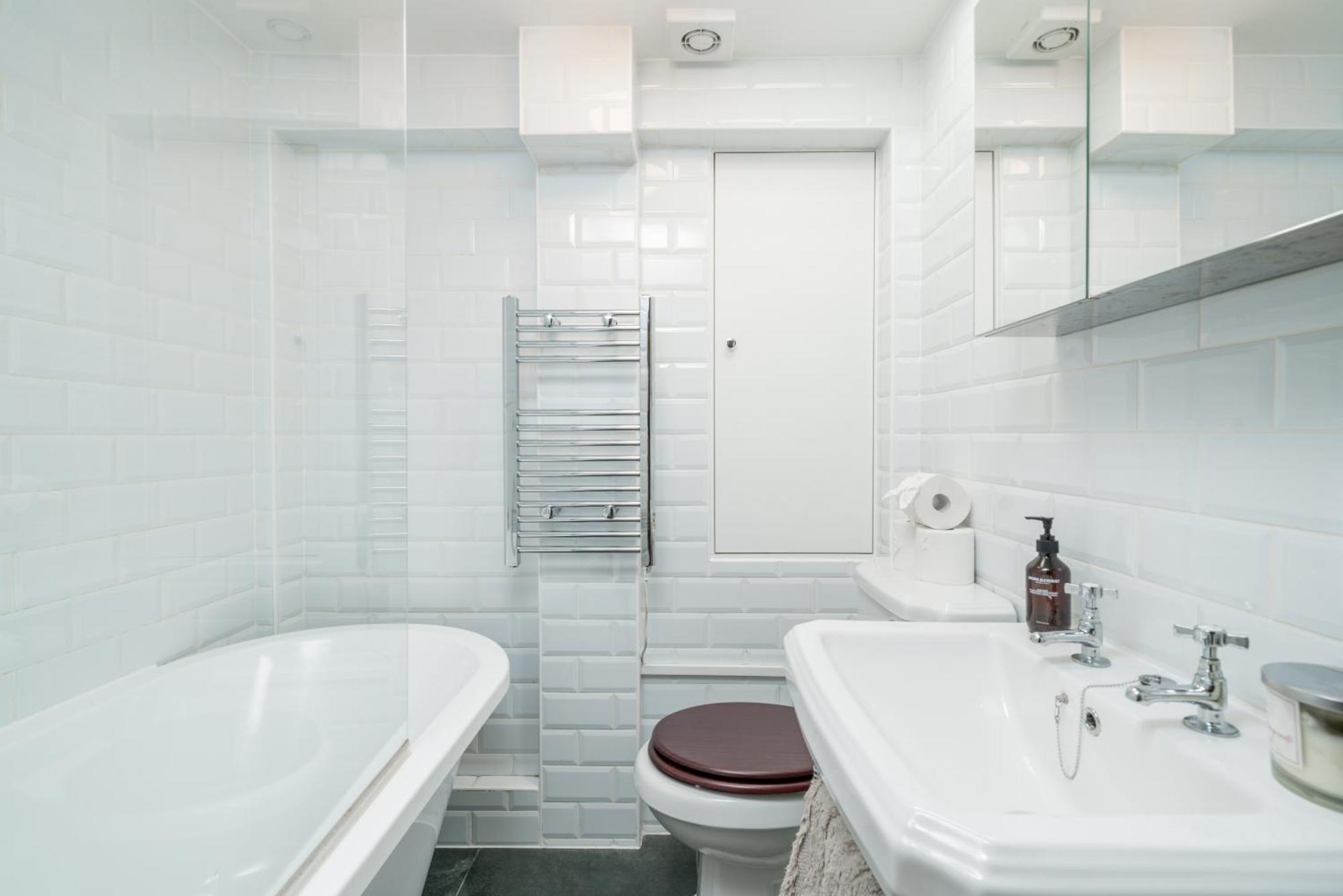 Niru Experience Stylish Garden Getaway London