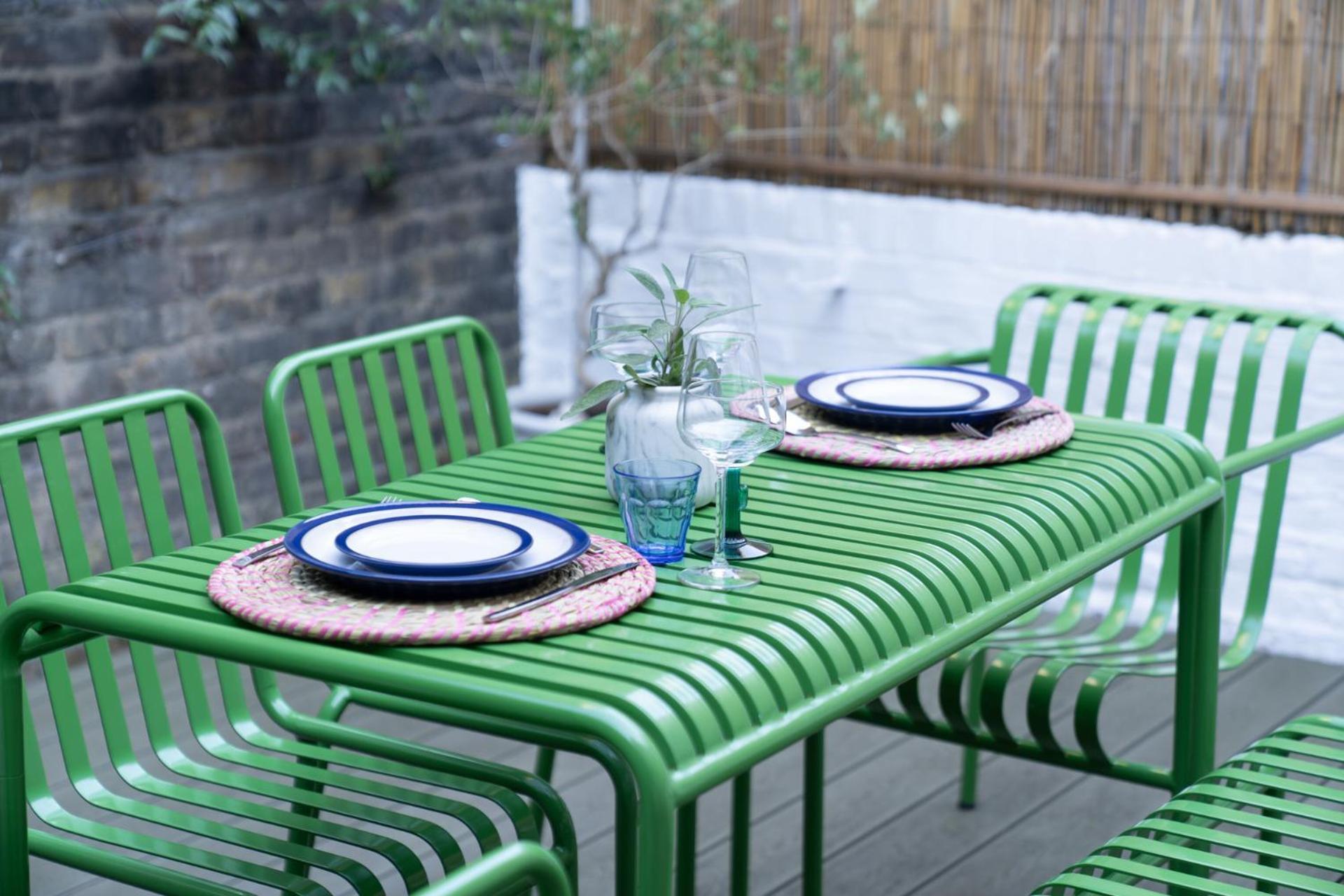 Apartment Niru Experience Stylish Garden Getaway London