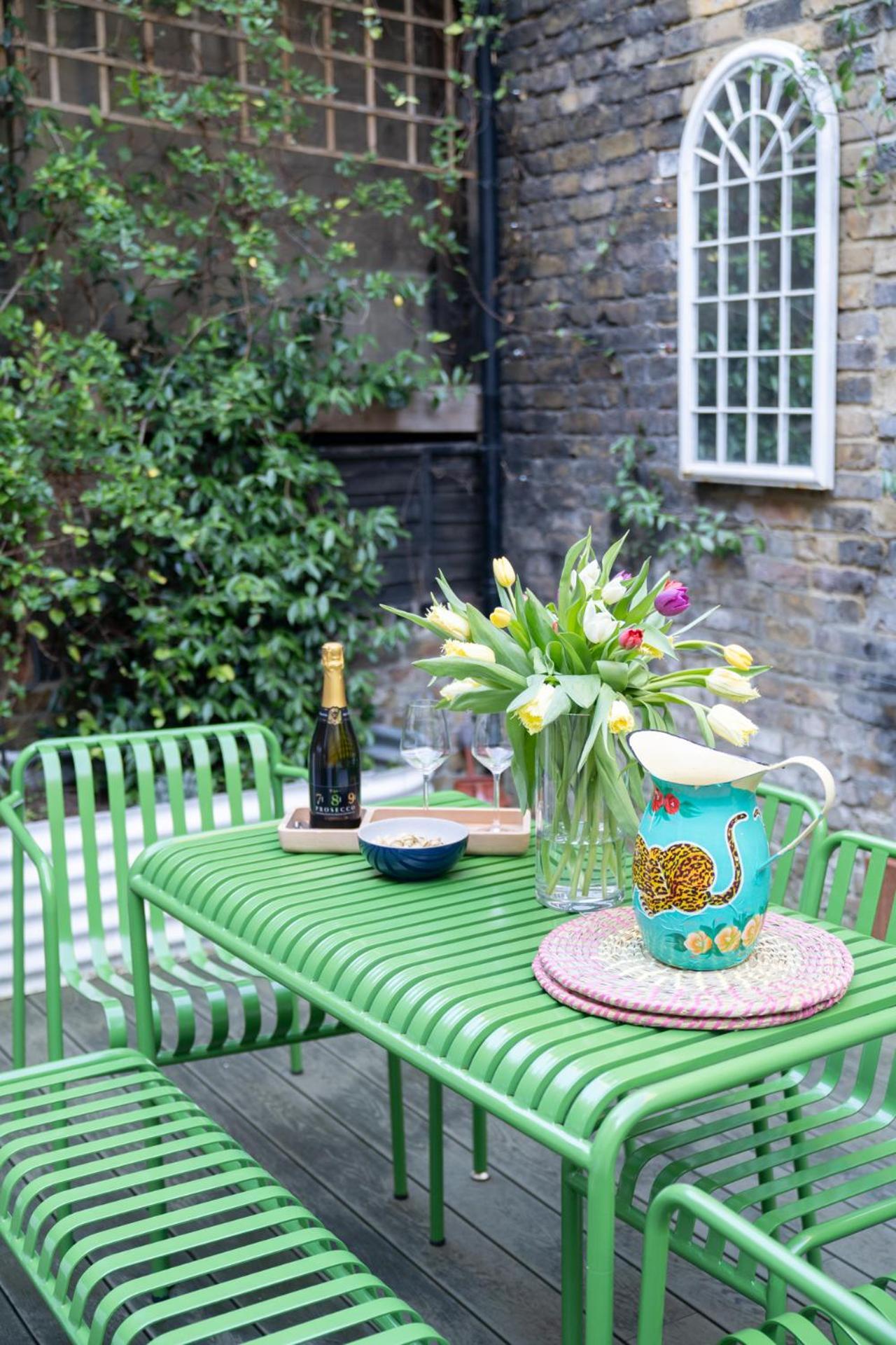 Niru Experience Stylish Garden Getaway Apartment