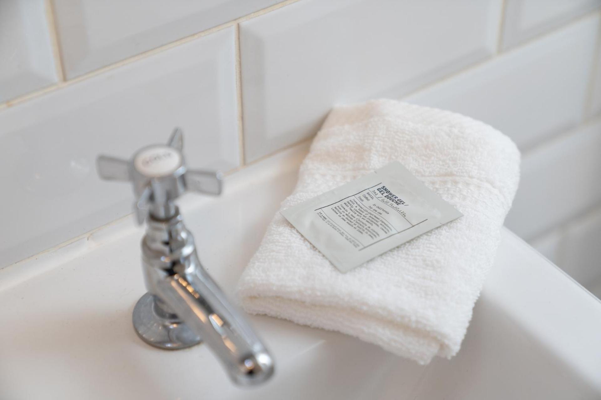 Niru Experience Stylish Garden Getaway London