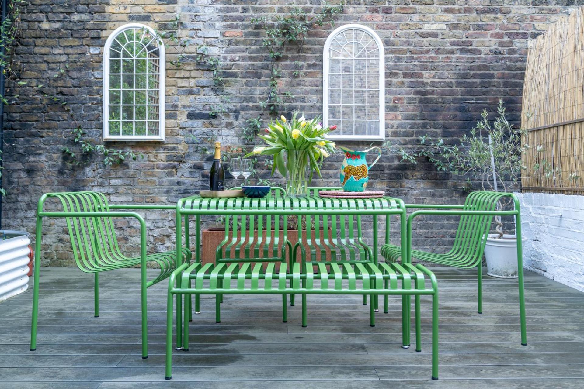 Apartment Niru Experience Stylish Garden Getaway London