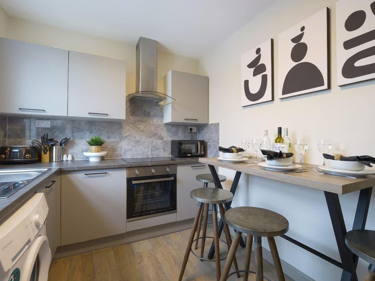 Apartment King-smart Tv-full Kitchen-5mins To Transport-desk *