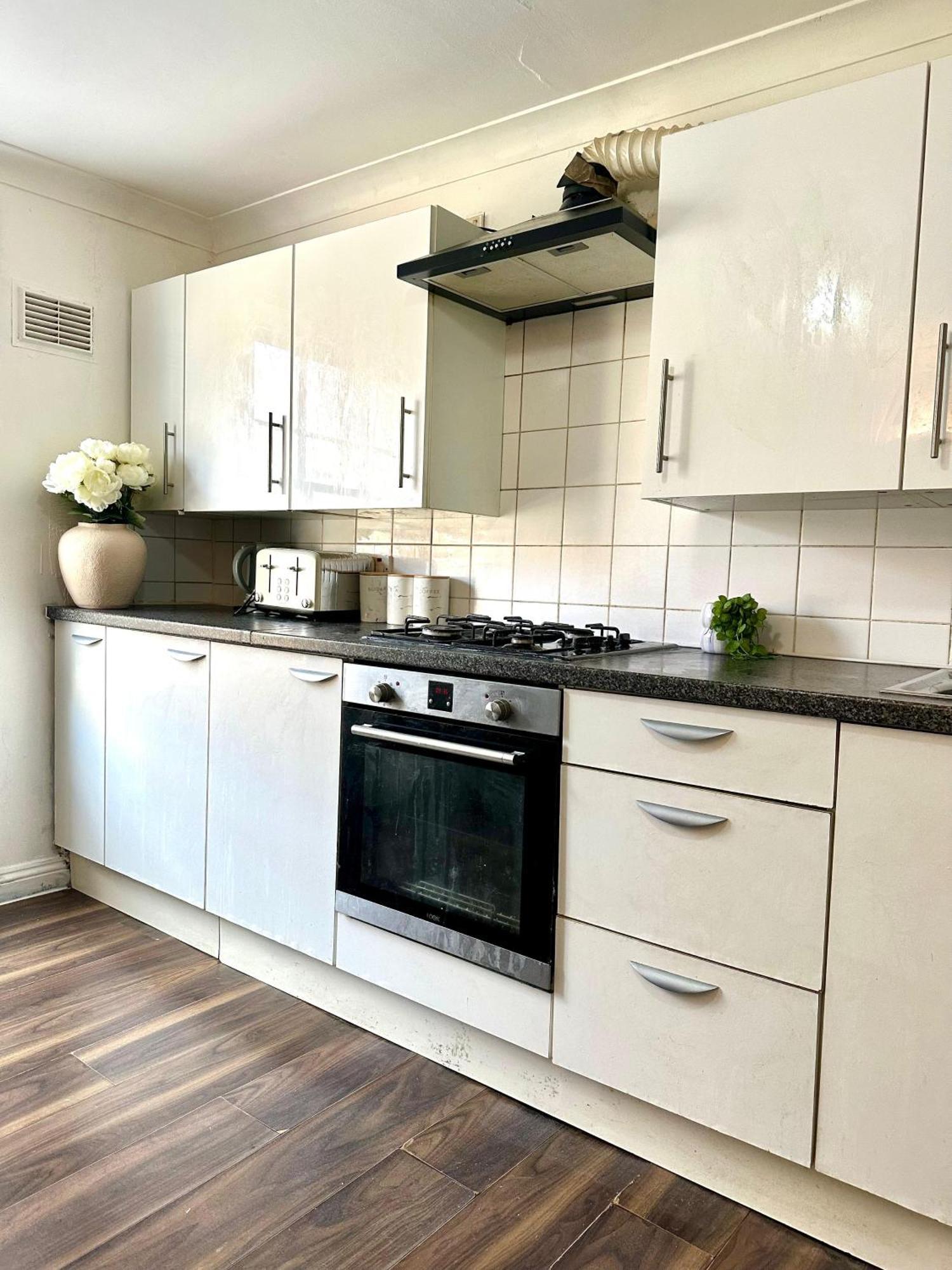 Stunning 4 Bedroom Flat In Kingscross, St Pancras! * London