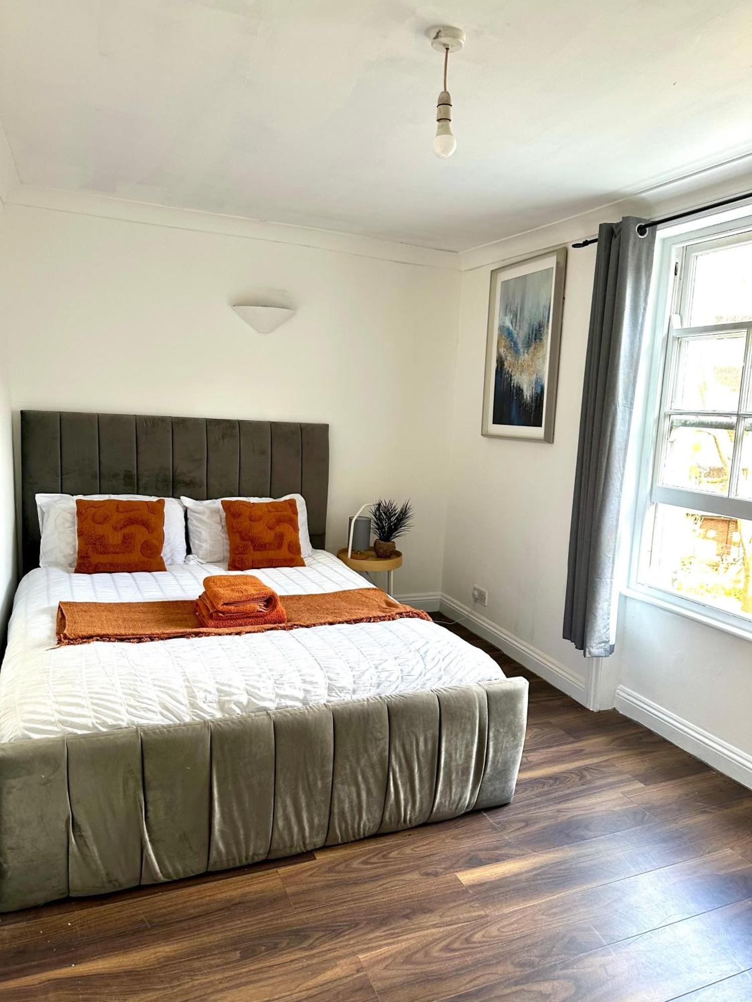 Stunning 4 Bedroom Flat In Kingscross, St Pancras! Apartment London