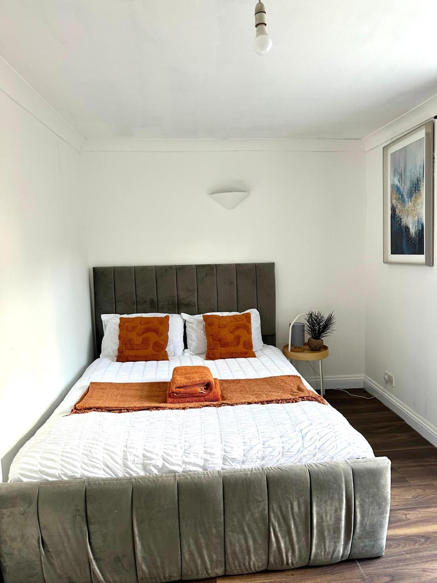 Stunning 4 Bedroom Flat In Kingscross, St Pancras! Apartment London