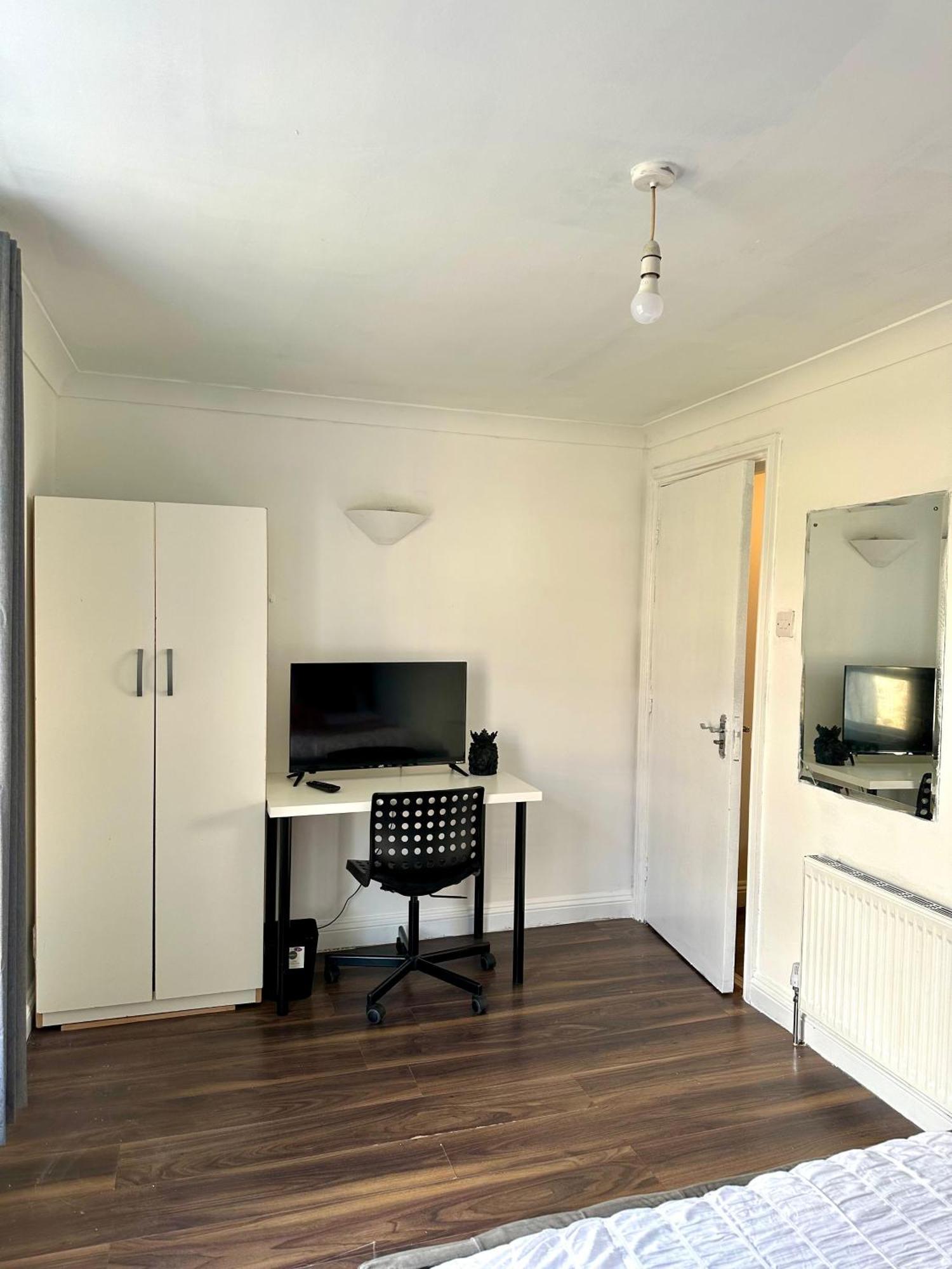 Stunning 4 Bedroom Flat In Kingscross, St Pancras! Apartment