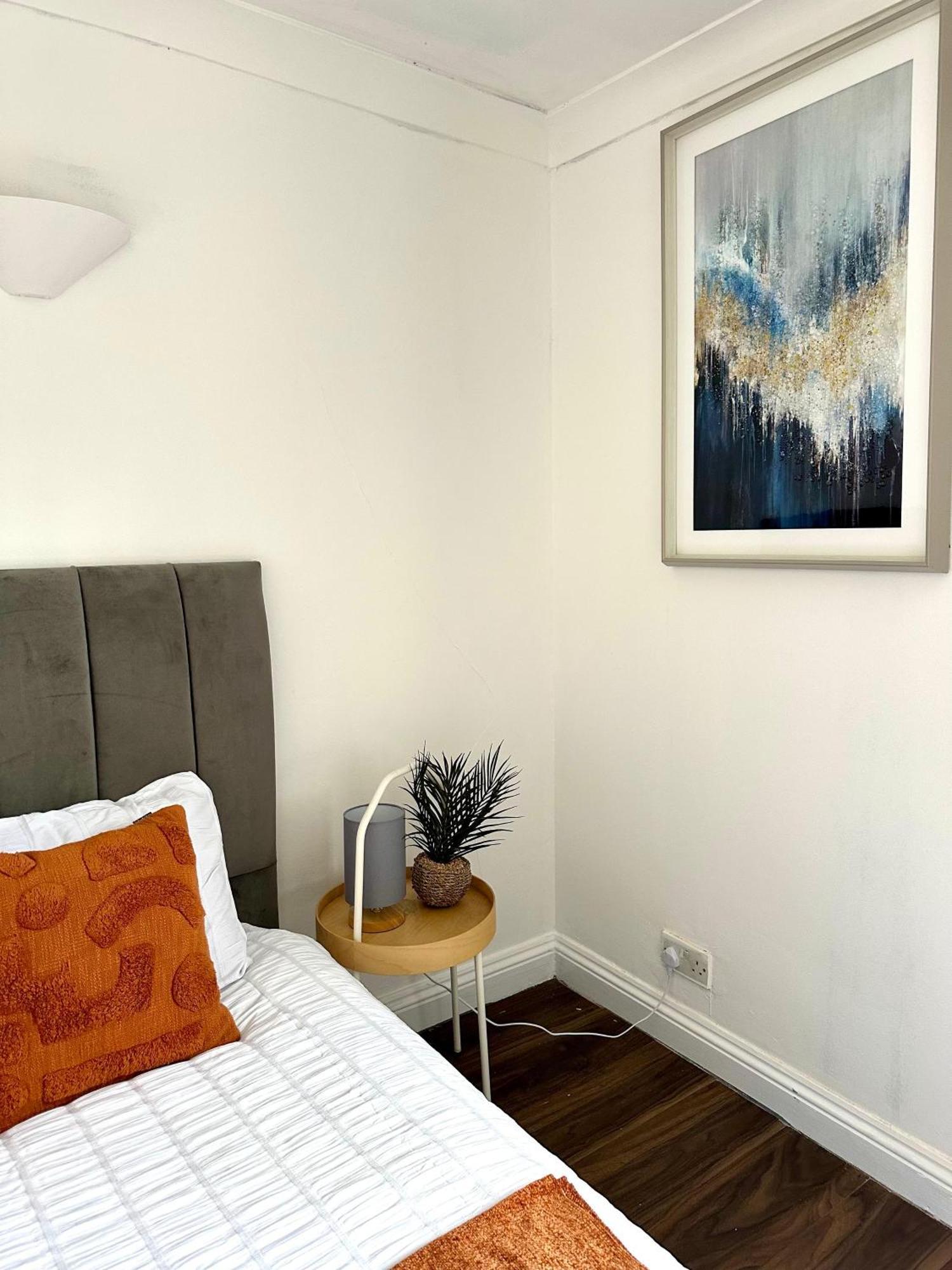 Stunning 4 Bedroom Flat In Kingscross, St Pancras! Apartment London