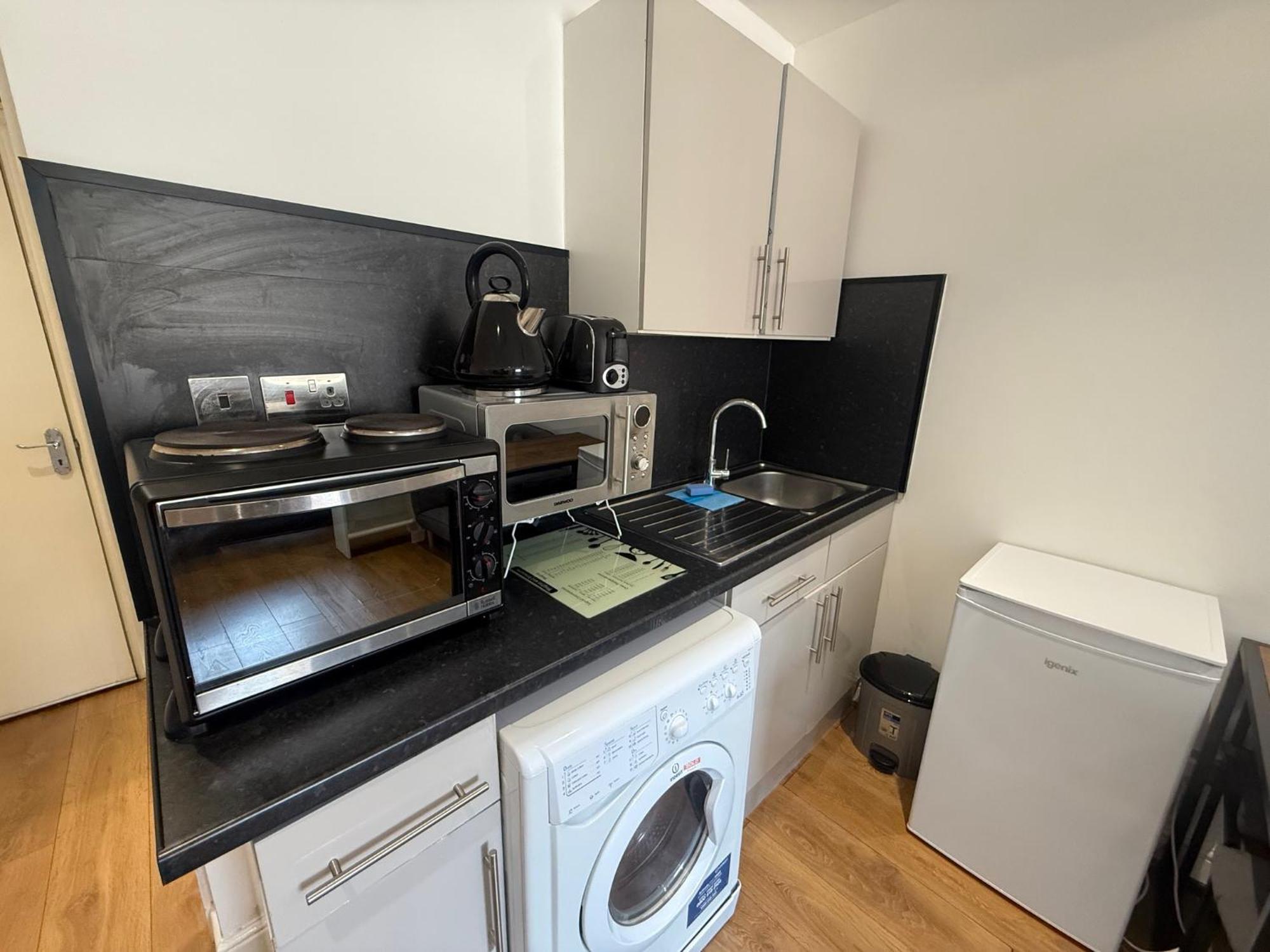 Cosy - Finchley Road London