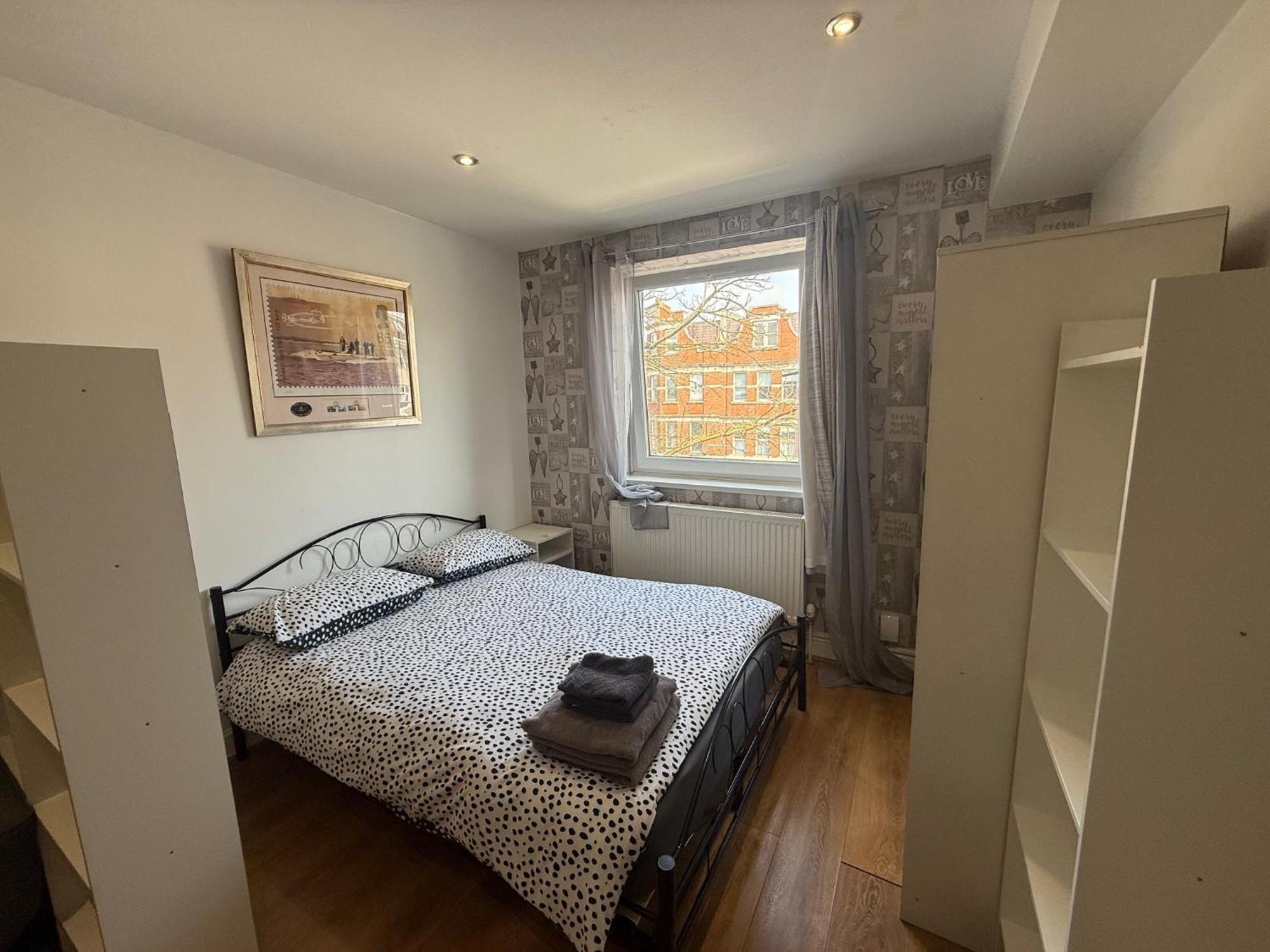 Cosy - Finchley Road * London