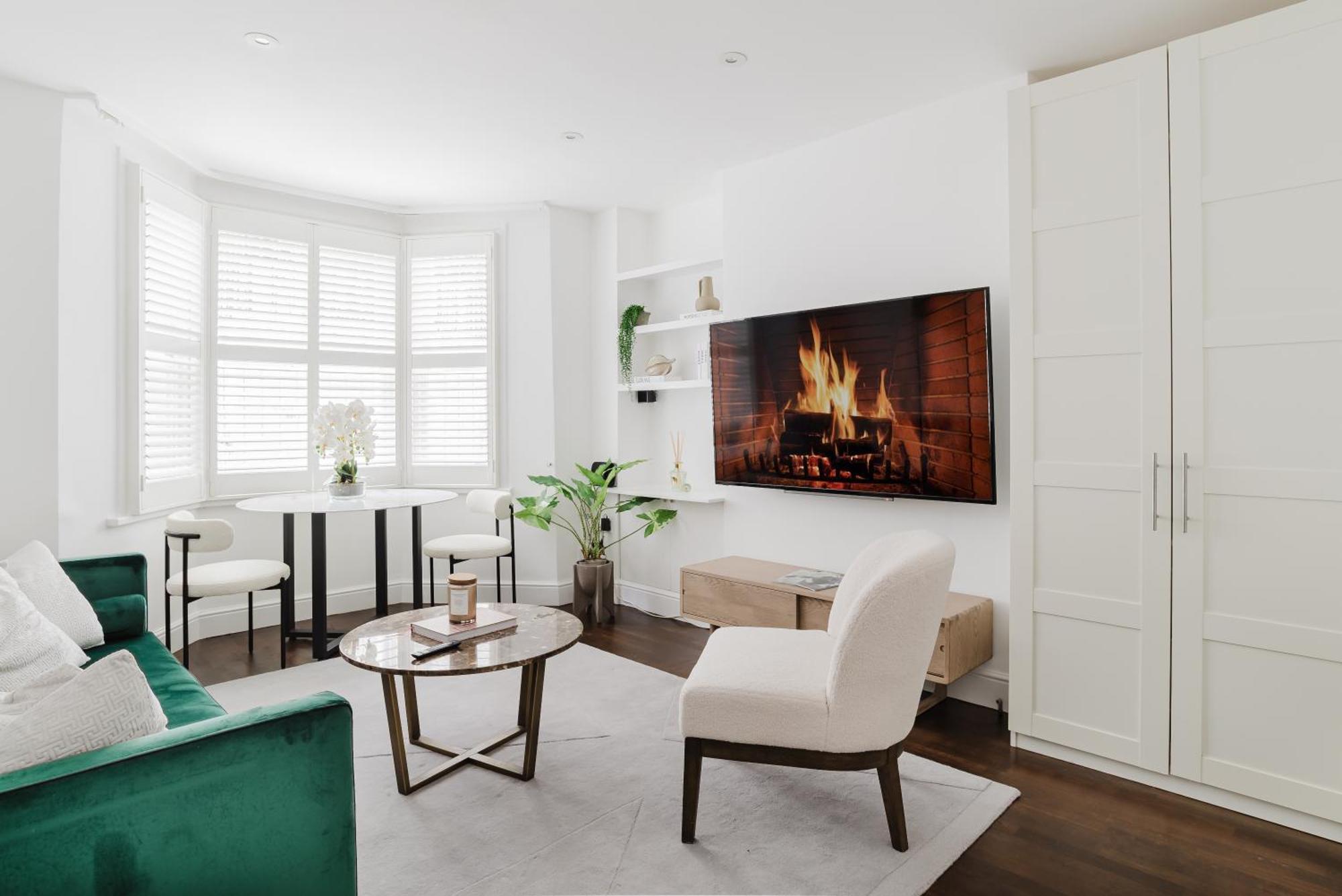 Specious Bright Flat With Garden In * London