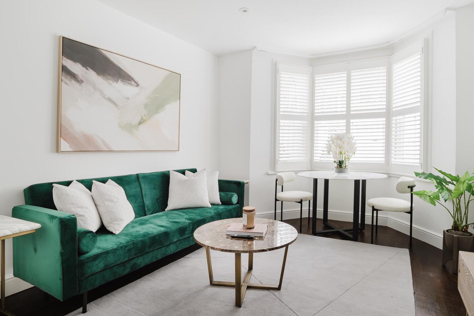 Specious Bright Flat With Garden In Apartment