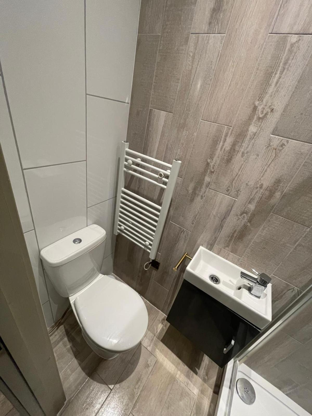 Gjestgiverier Letzi Private En-suite Near Wembley *