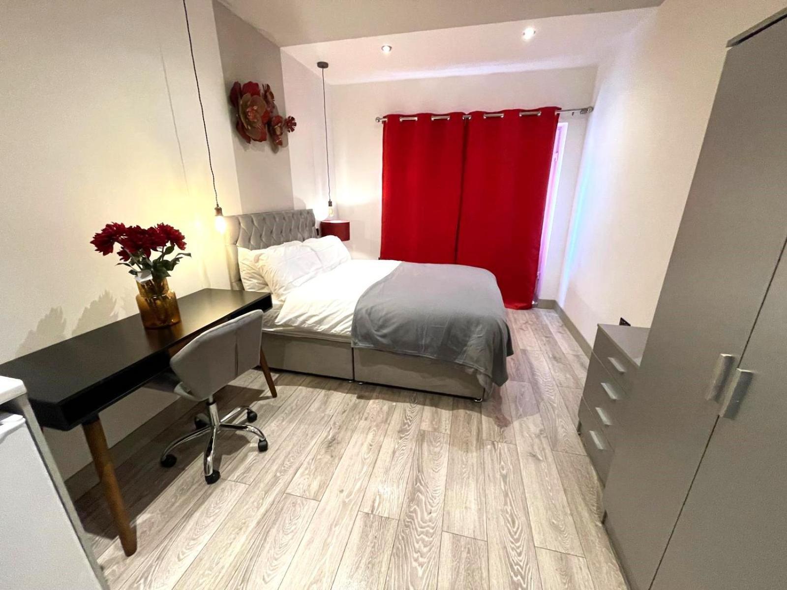 Letzi Private En-suite Near Wembley Gjestgiverier