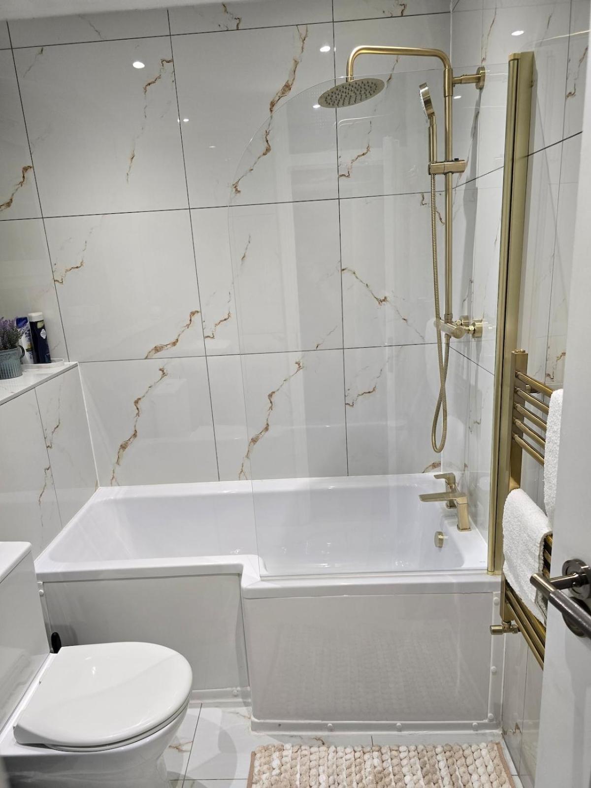 Contemporary & Spacious 1bd - Fireplace With Modern Comforts Leilighet *