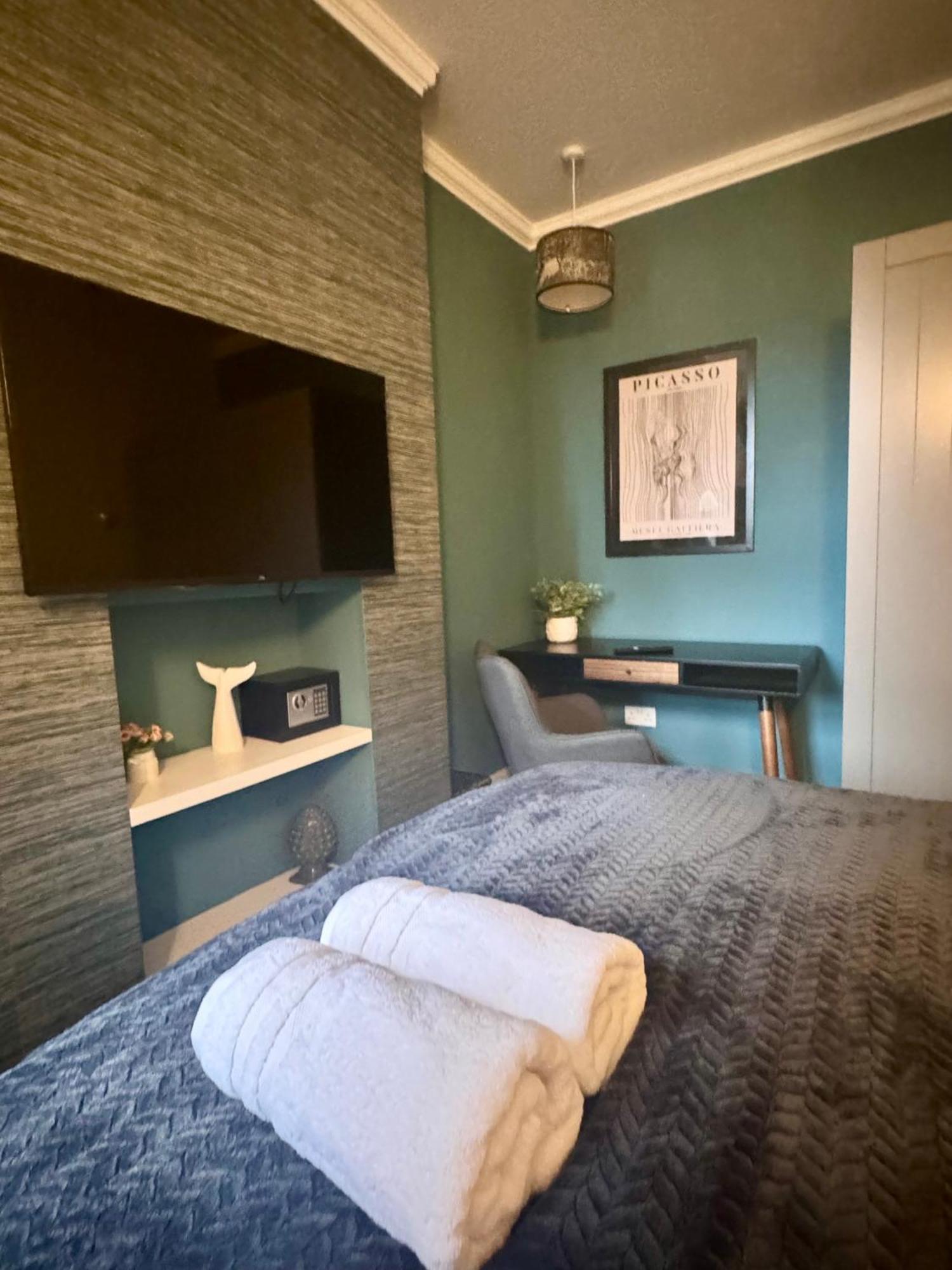 Apartment Crown Terrace London