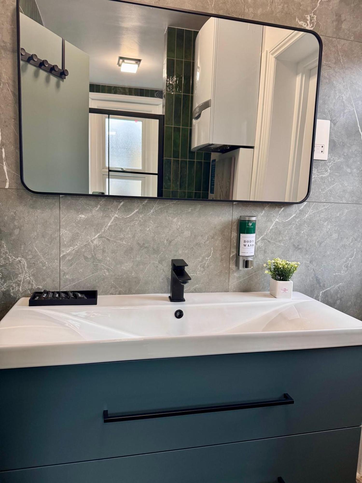 Crown Terrace Apartment *