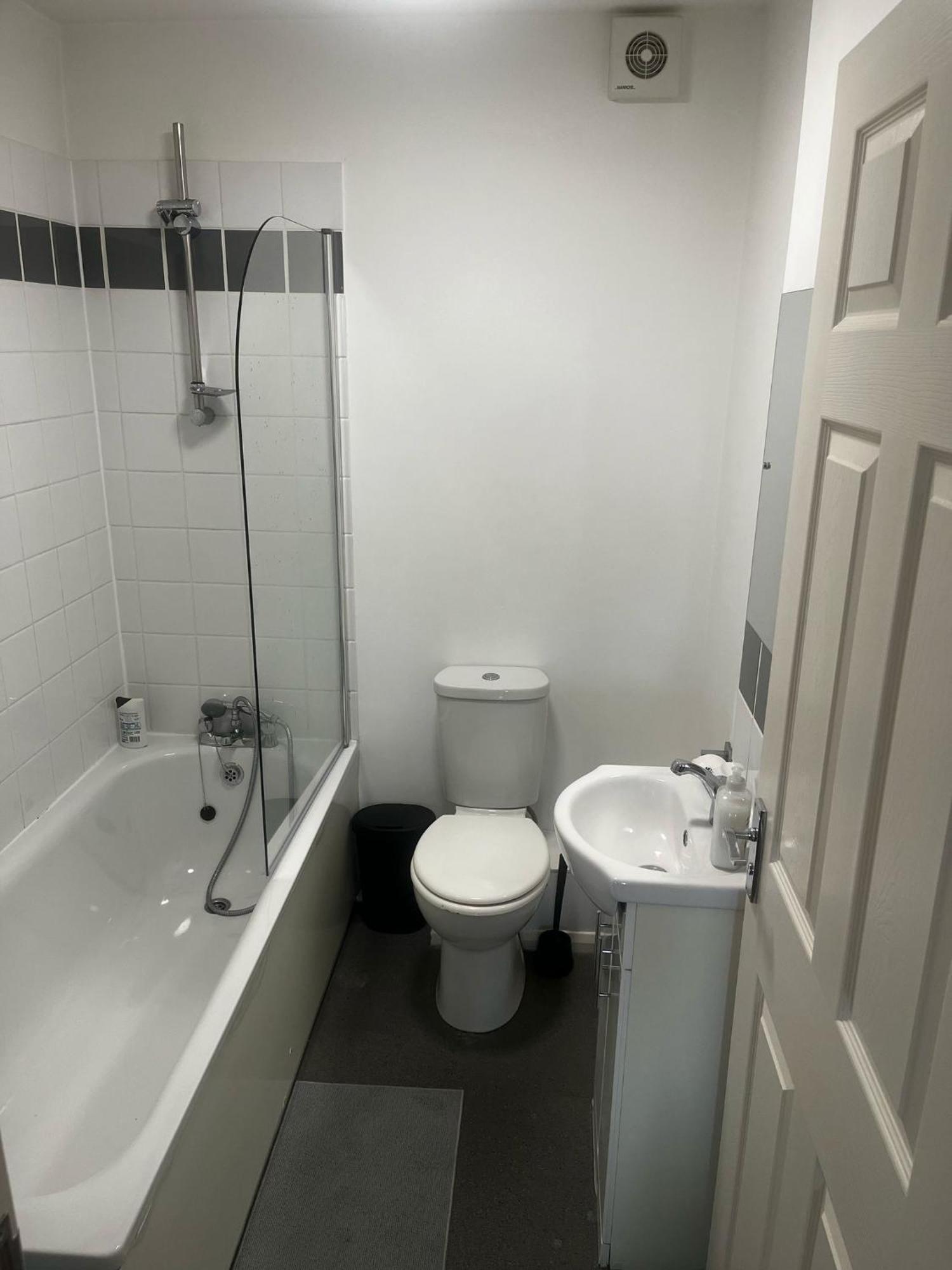 Cozy 2Br Flat , 5 Minutes From Sydenham Train Station Apartment