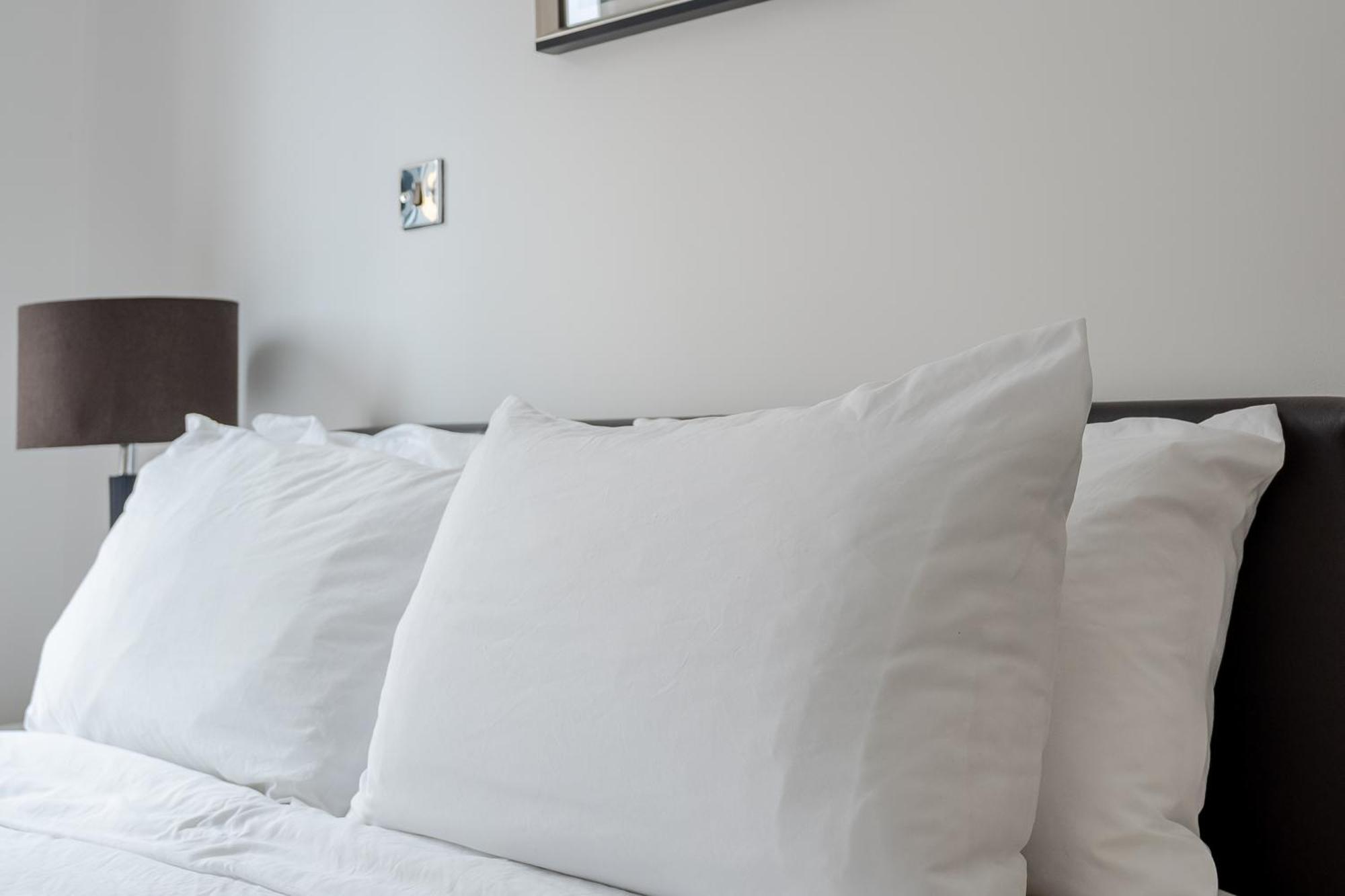 Modern, Stylishly Furnished Apartment, With Wrap Around Balcony In Notting Hill Apartment *