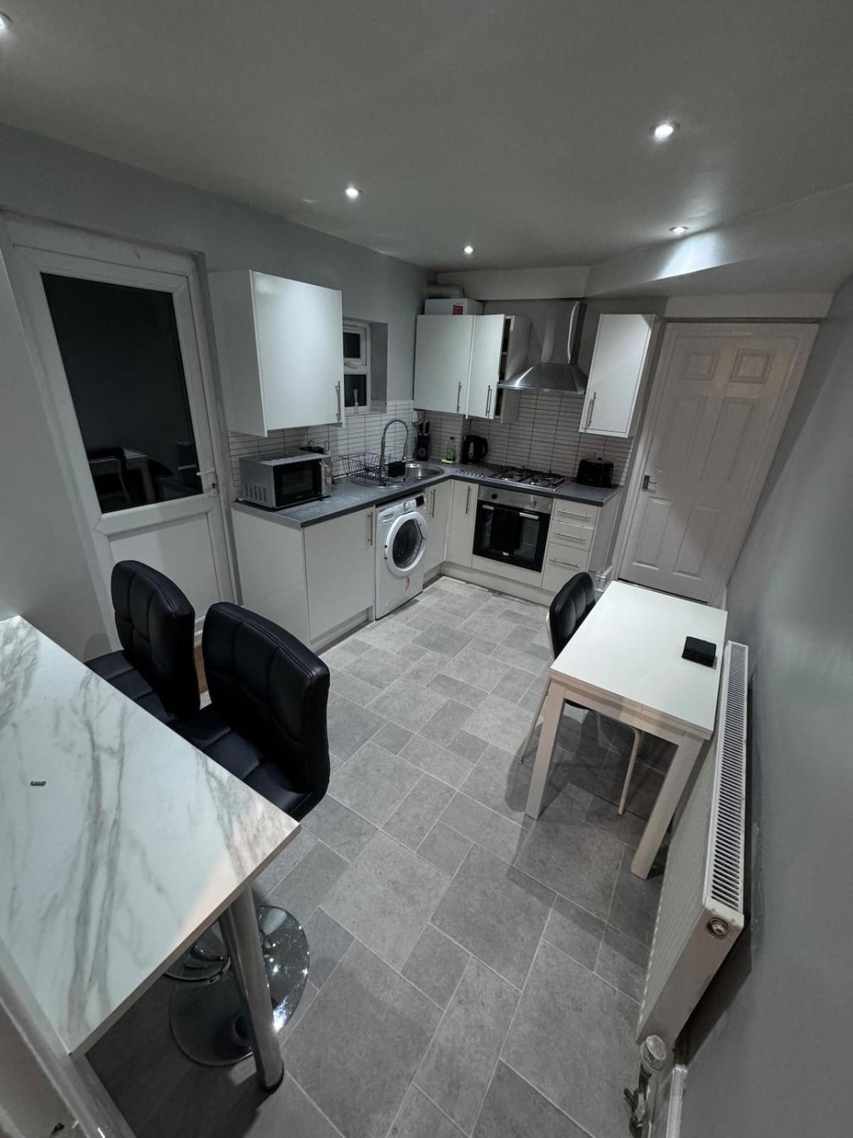 Apartment Stylish 2-bed Garden Flat, 5 Mins To Brixton