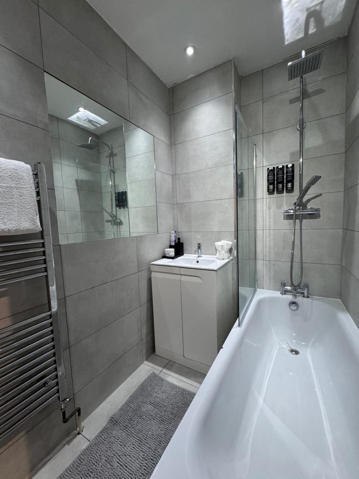 Stylish 2-bed Garden Flat, 5 Mins To Brixton London