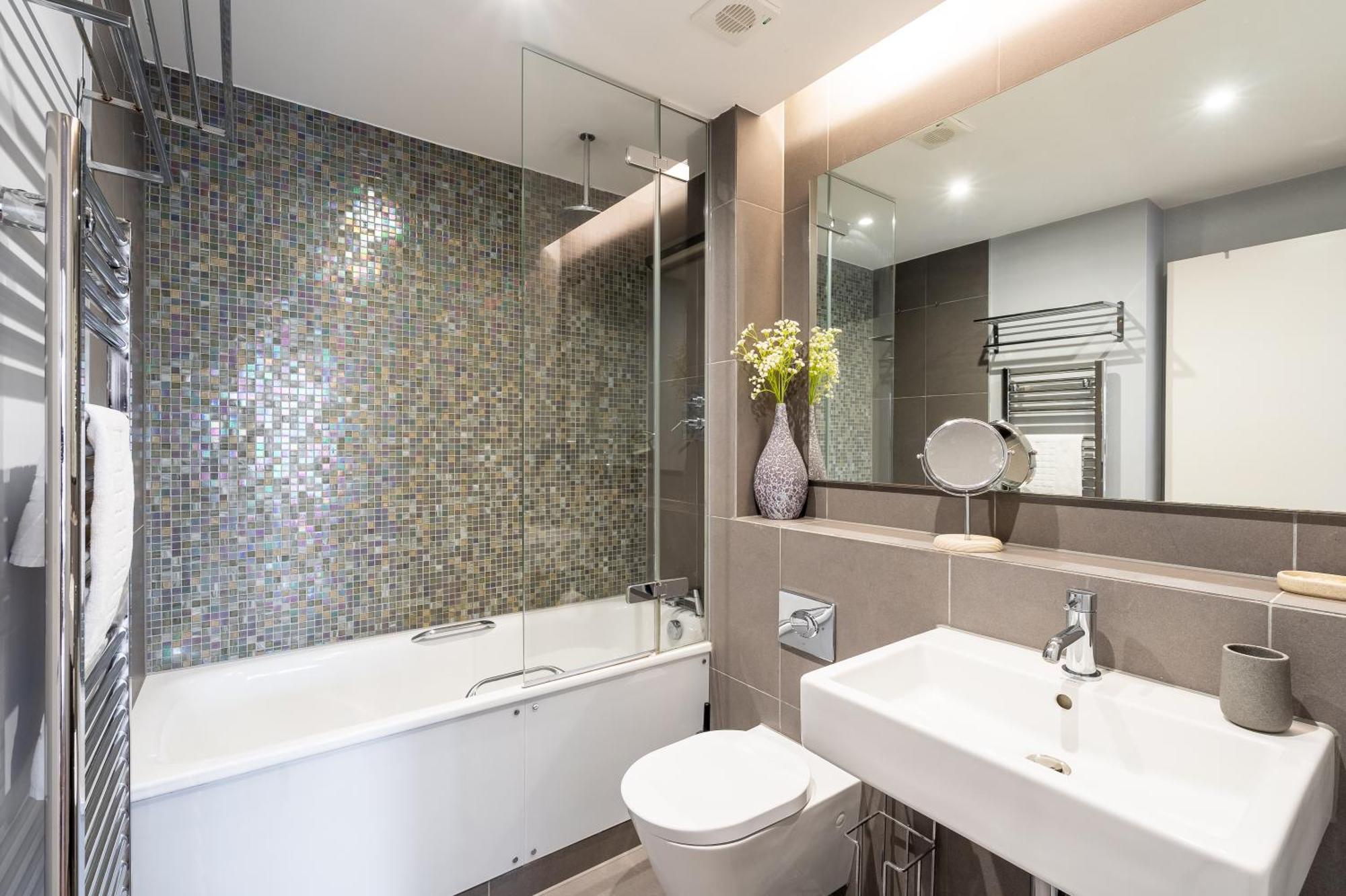 Modern, Stylishly Furnished Apartment, With Wrap Around Balcony In Notting Hill * London