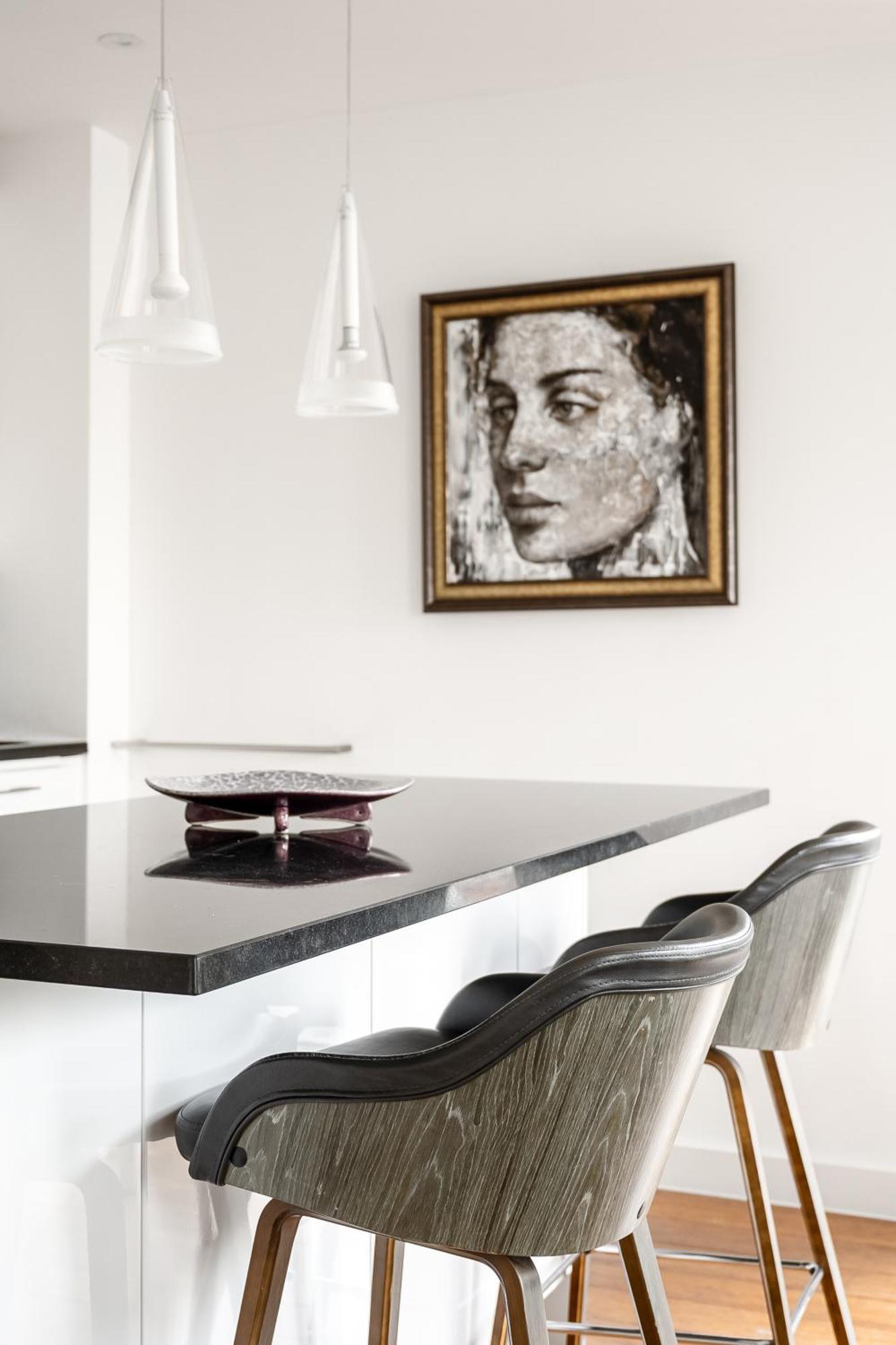 Modern, Stylishly Furnished Apartment, With Wrap Around Balcony In Notting Hill Apartment