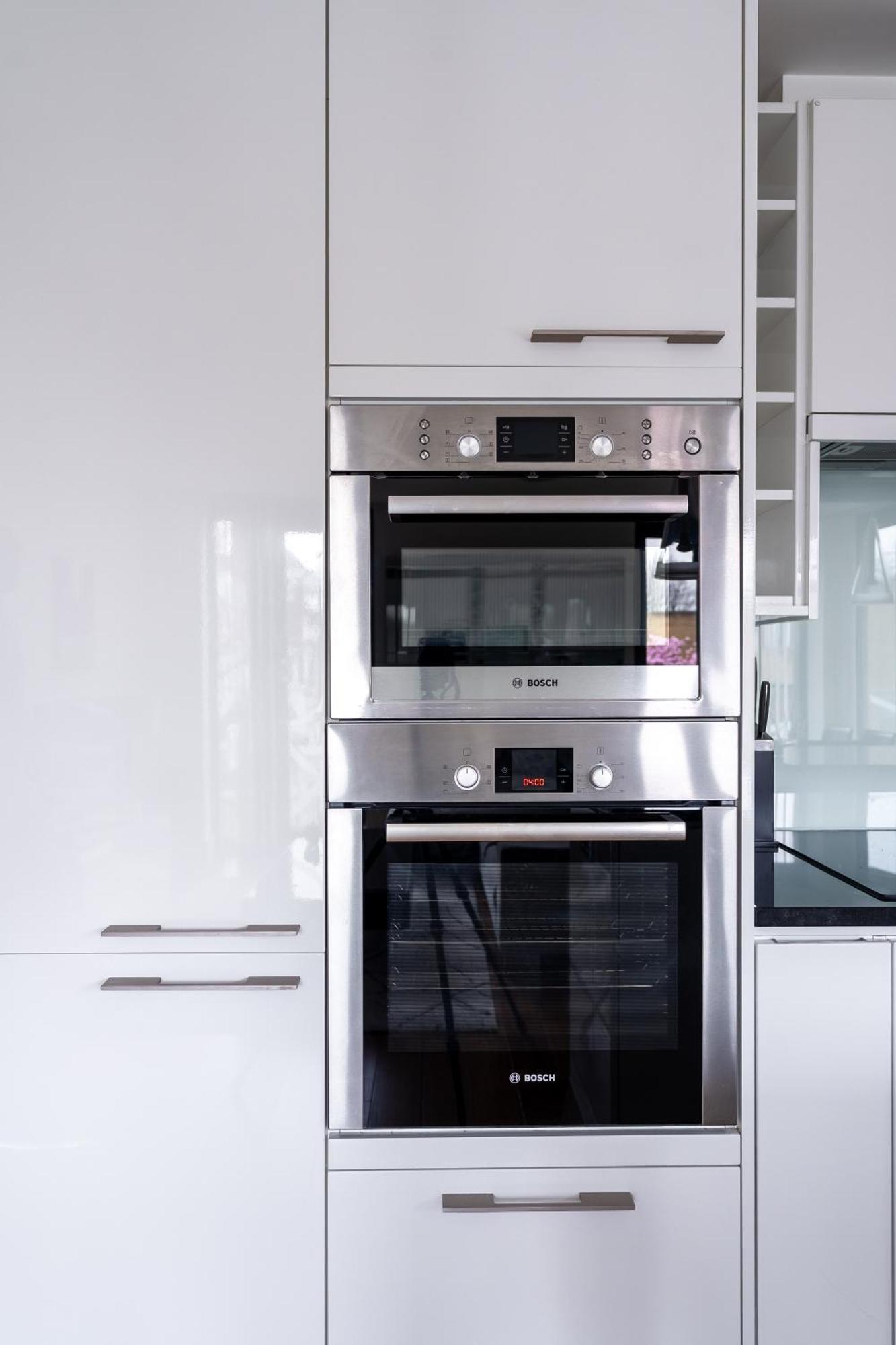 Apartment Modern, Stylishly Furnished Apartment, With Wrap Around Balcony In Notting Hill London