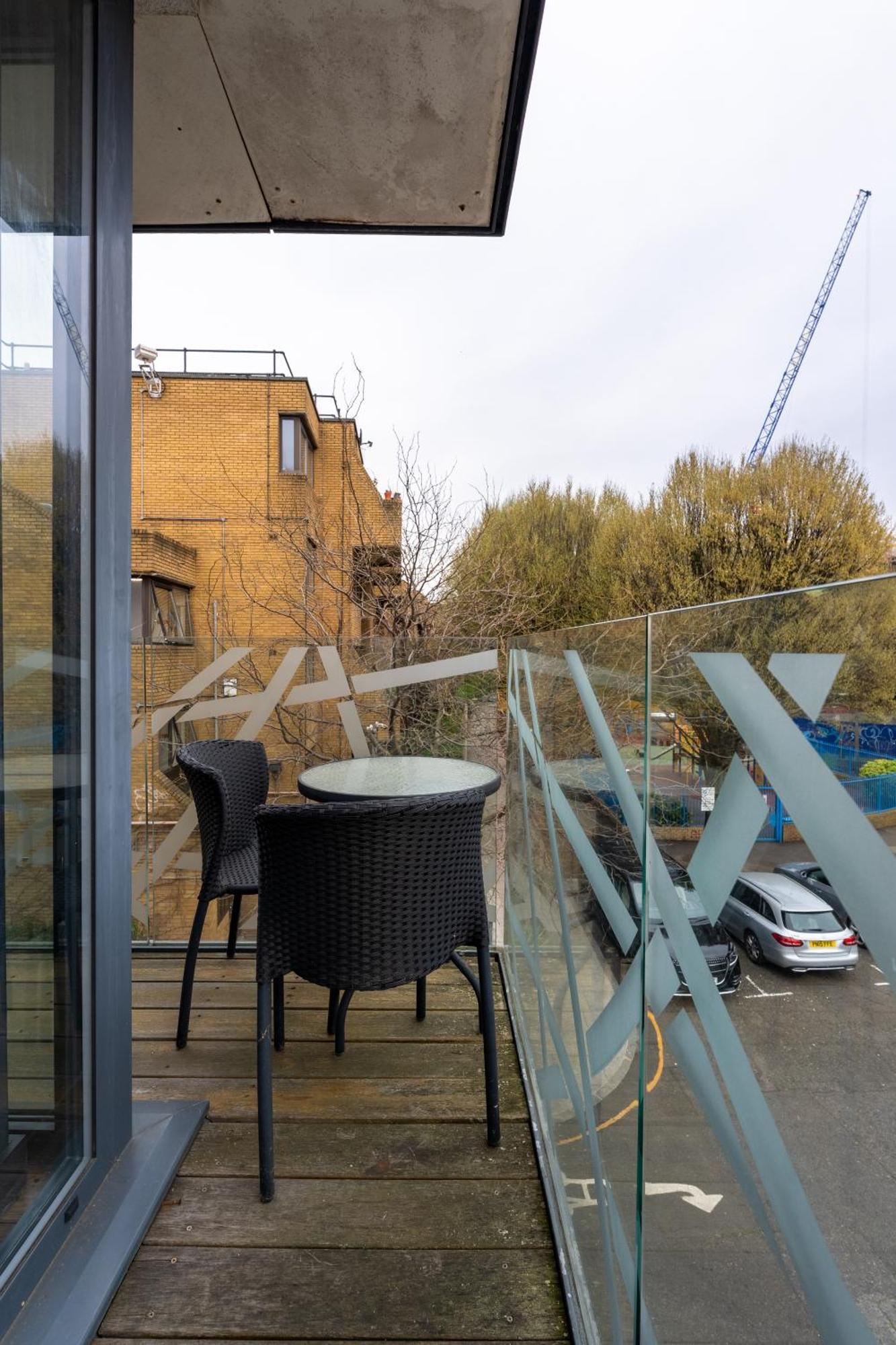 Modern, Stylishly Furnished Apartment, With Wrap Around Balcony In Notting Hill Apartment London