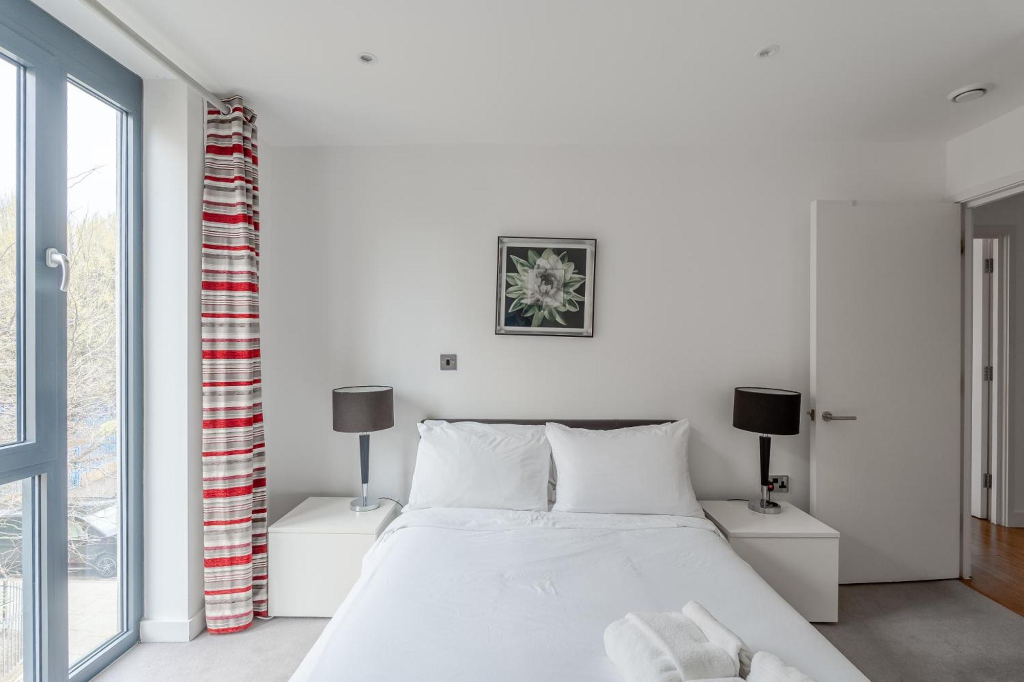 Modern, Stylishly Furnished Apartment, With Wrap Around Balcony In Notting Hill * London