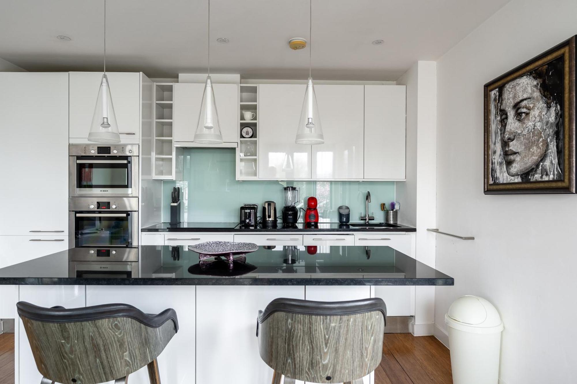 Modern, Stylishly Furnished Apartment, With Wrap Around Balcony In Notting Hill Apartment London