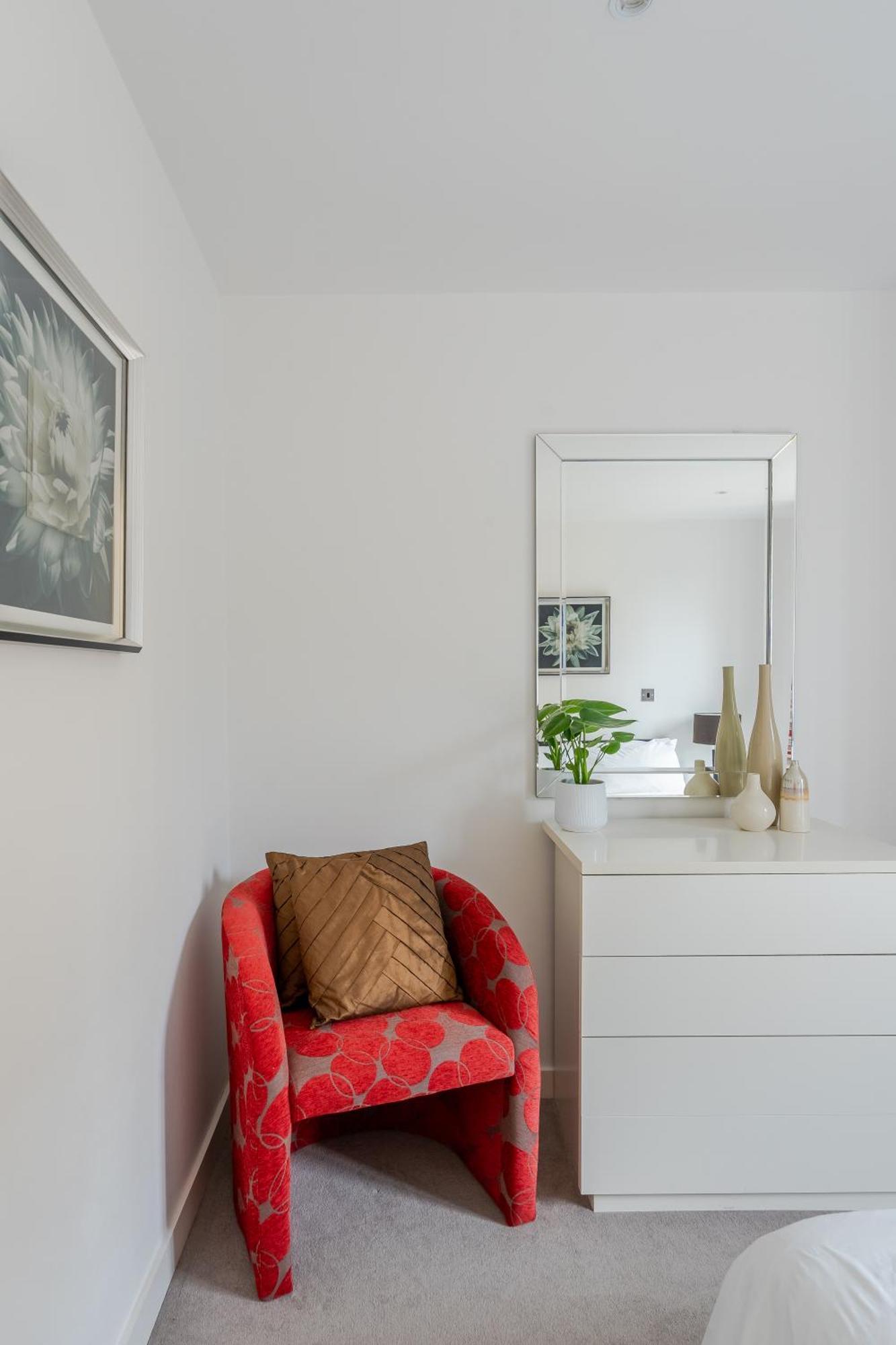 Modern, Stylishly Furnished Apartment, With Wrap Around Balcony In Notting Hill Apartment London