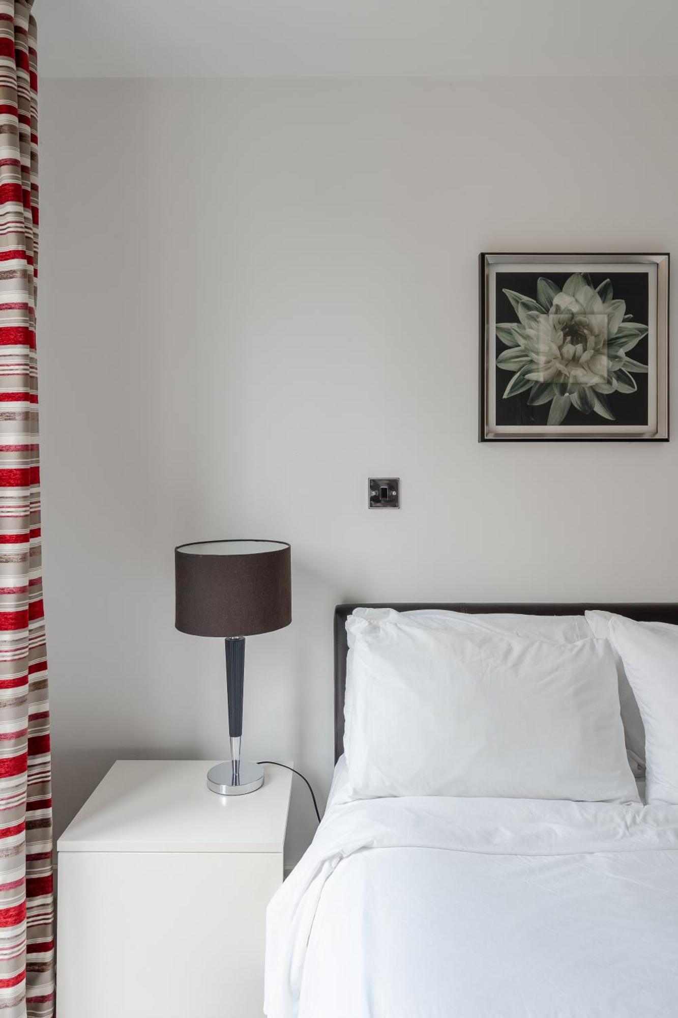 Modern, Stylishly Furnished Apartment, With Wrap Around Balcony In Notting Hill London