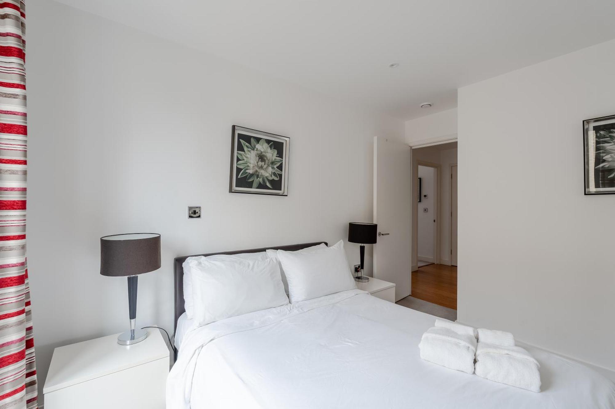 Modern, Stylishly Furnished Apartment, With Wrap Around Balcony In Notting Hill * London