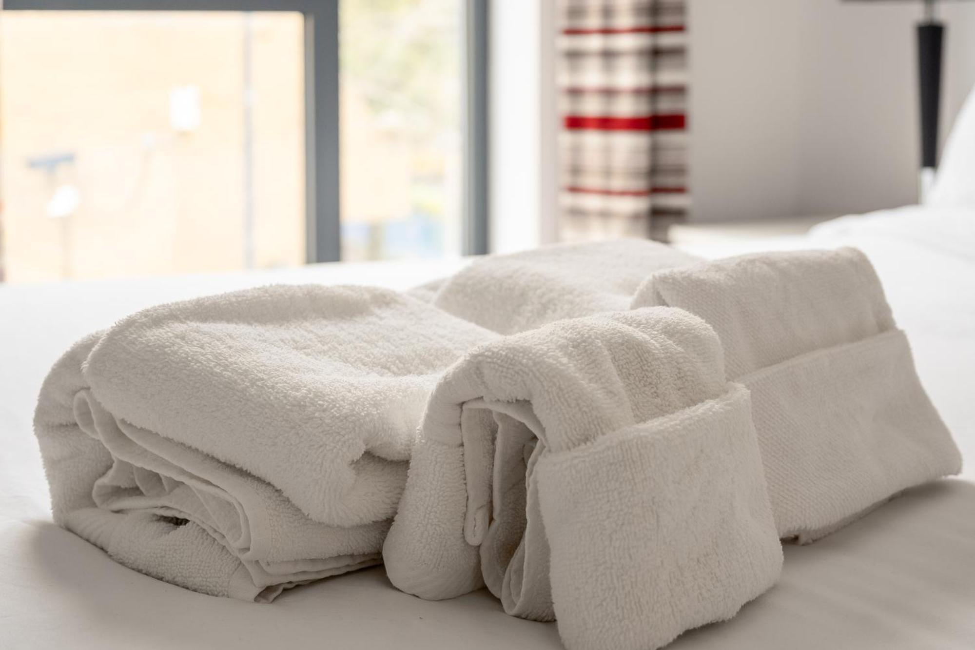 Apartment Modern, Stylishly Furnished Apartment, With Wrap Around Balcony In Notting Hill