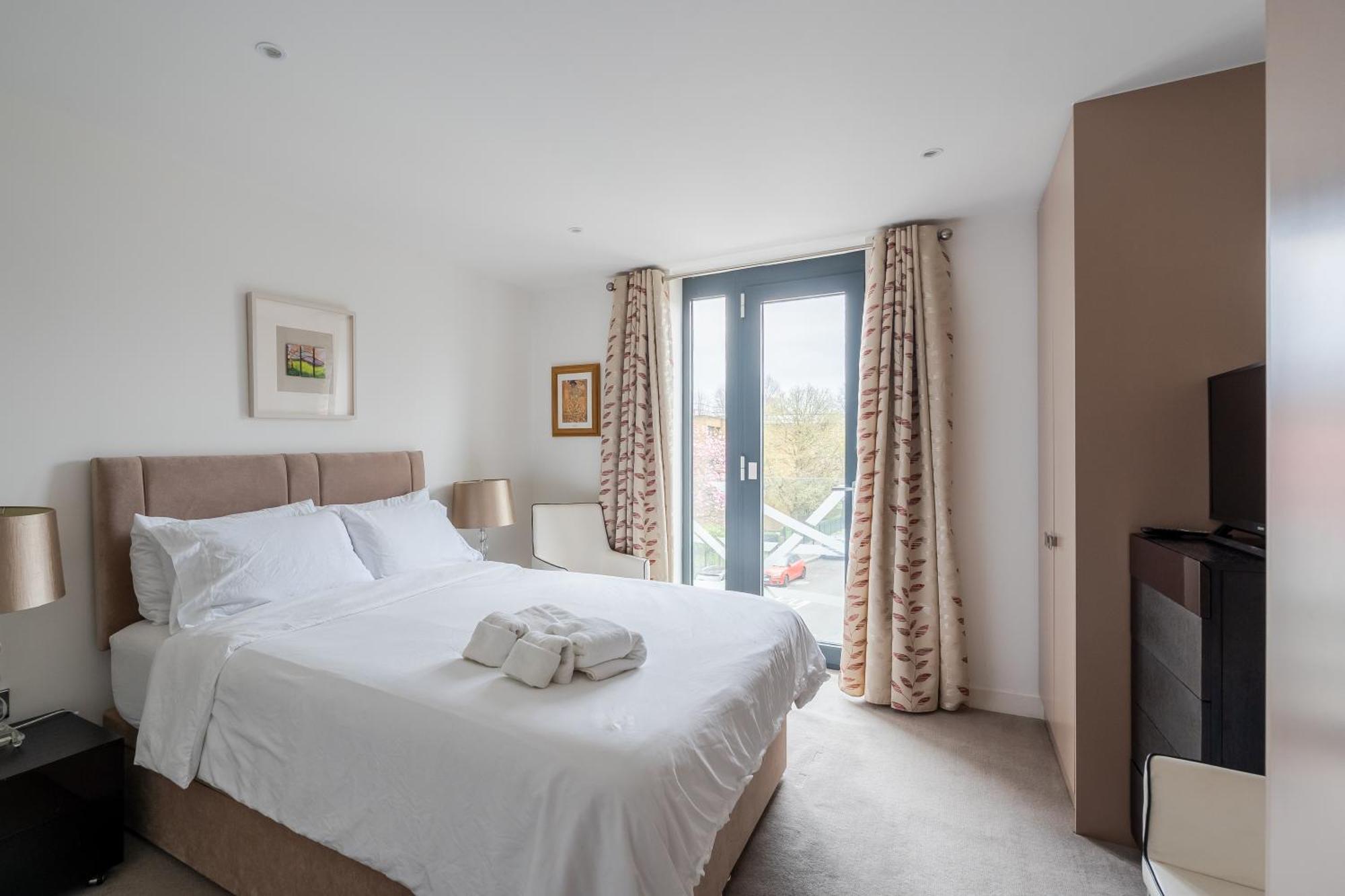 Modern, Stylishly Furnished Apartment, With Wrap Around Balcony In Notting Hill Apartment London