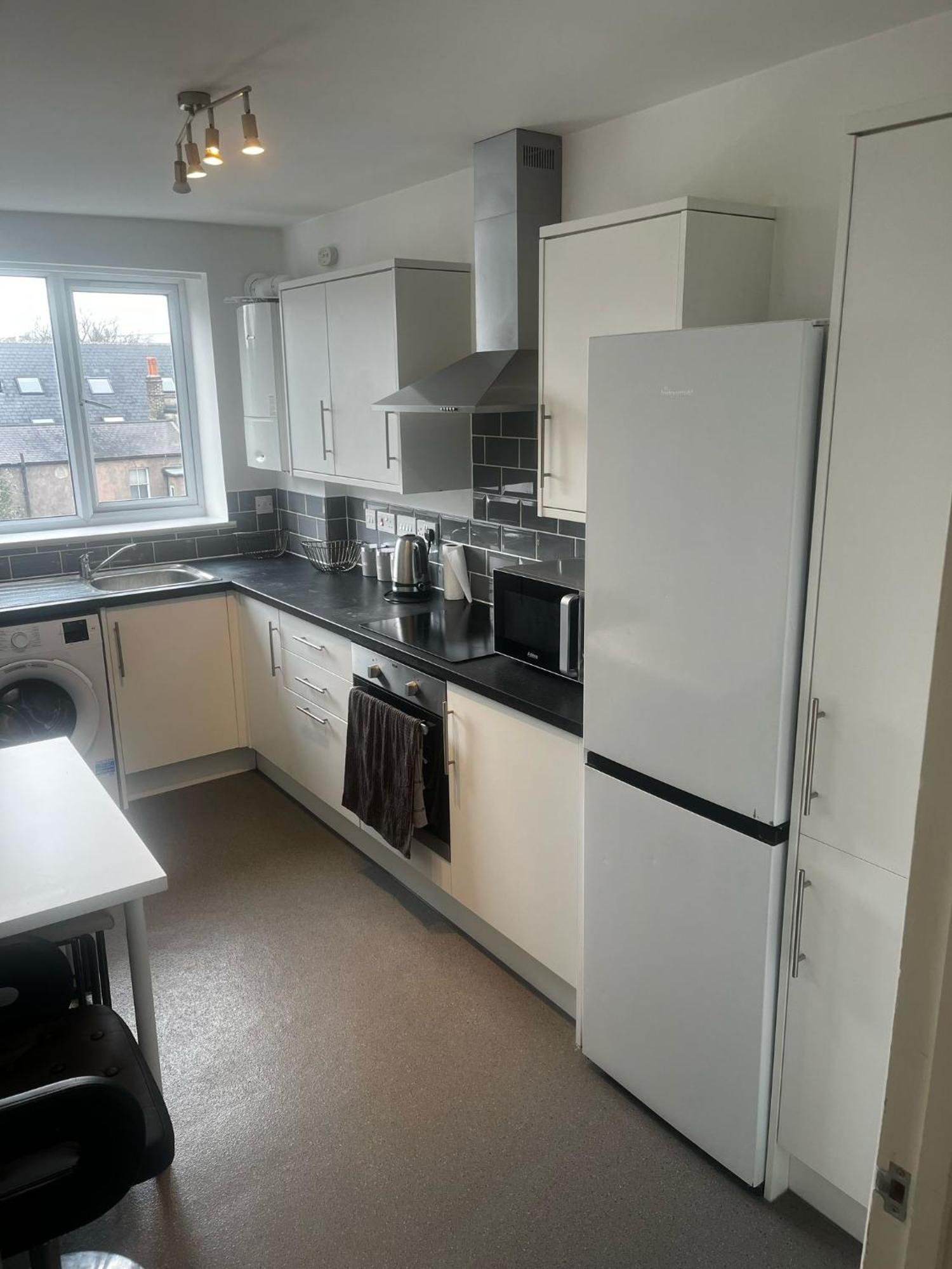 Cozy 2Br Flat , 5 Minutes From Sydenham Train Station Apartment *