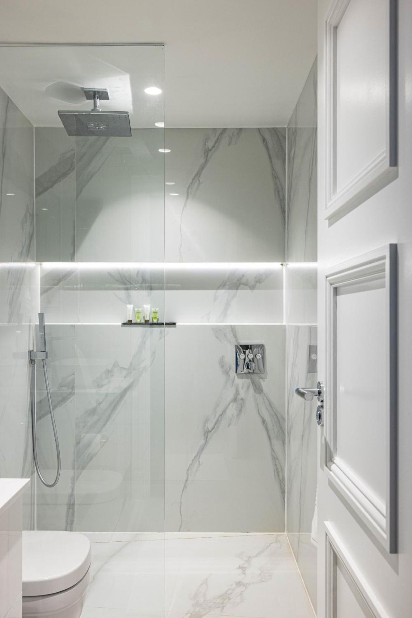 3-bdr Stunning Lux Parking * London