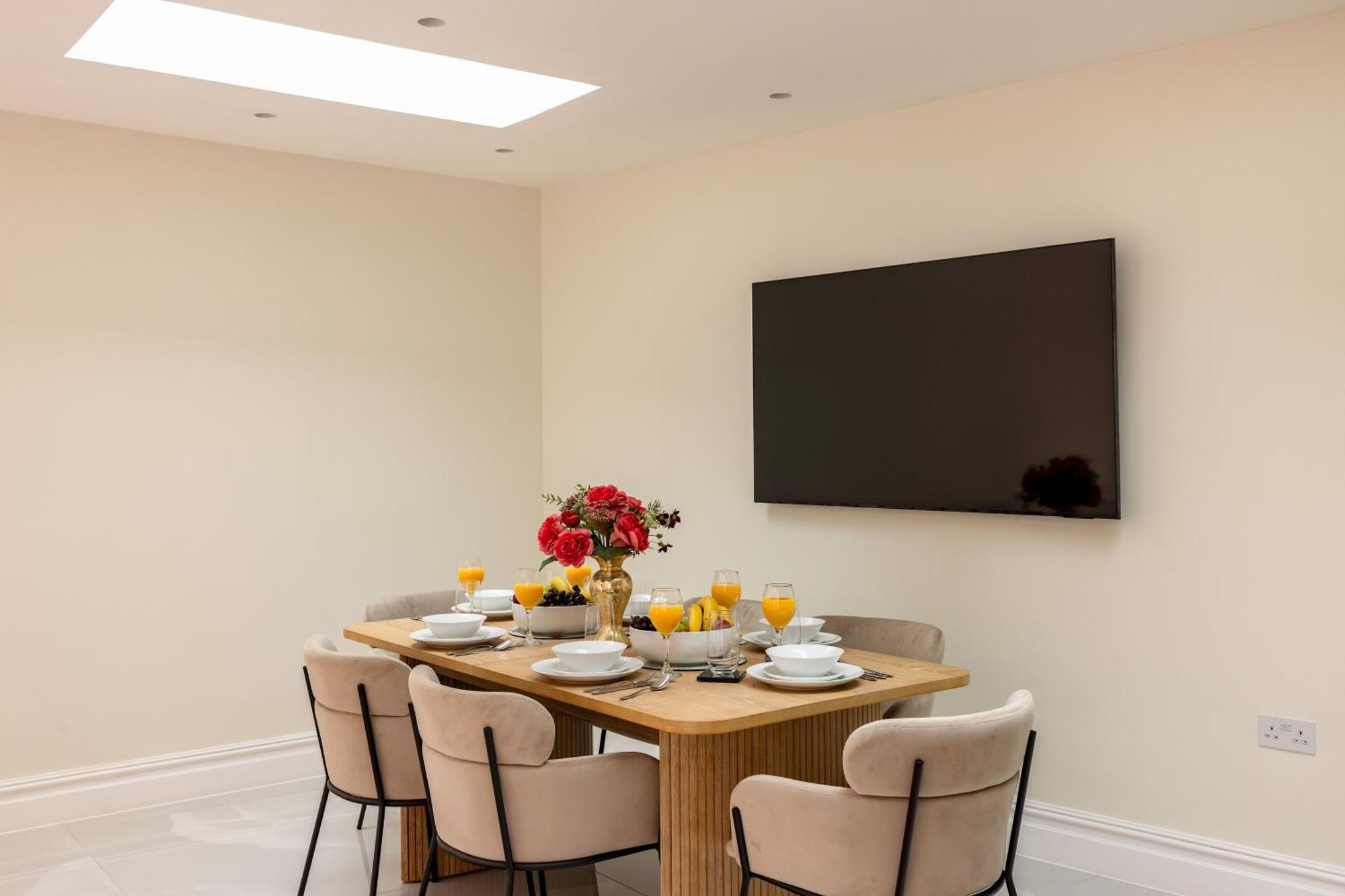 Holiday home 3-bdr Stunning Lux Parking *