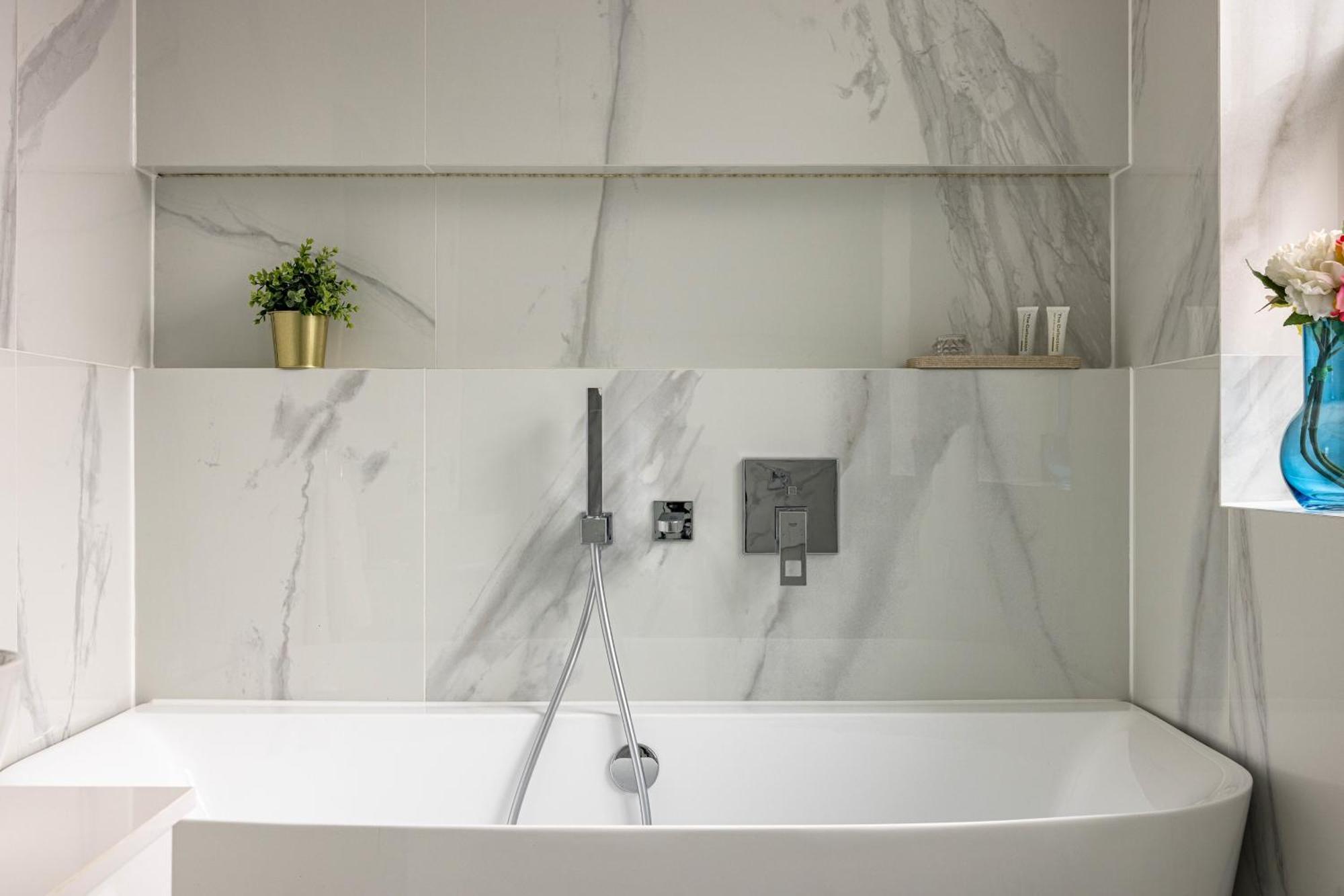 3-bdr Stunning Lux Parking Holiday home London