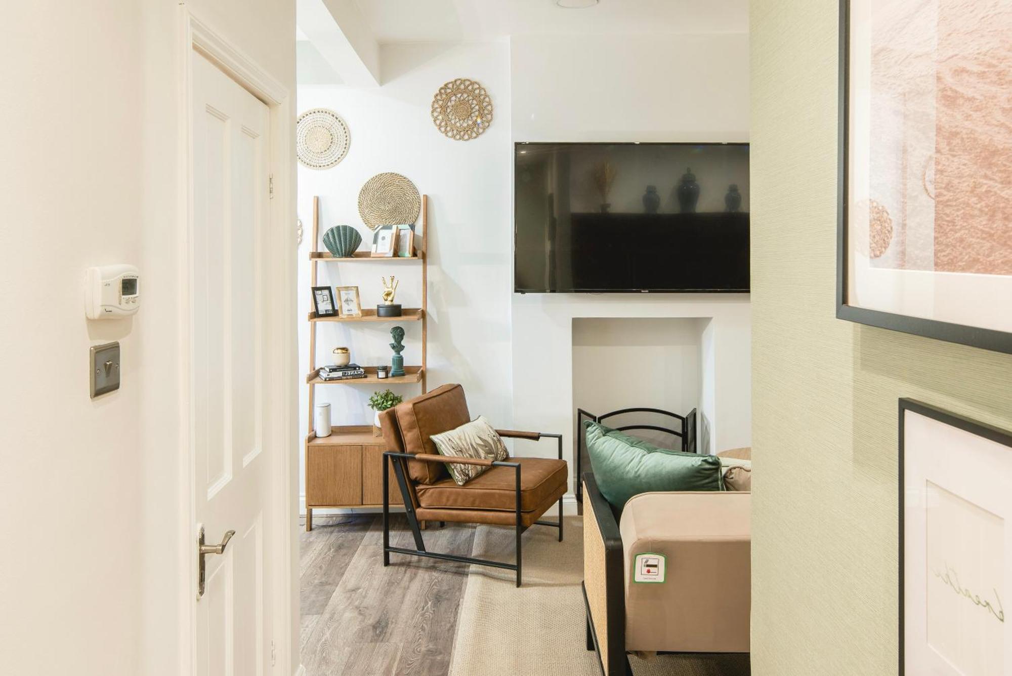Flat Near By Kensington Olympia Exhibition-2 Bedroom Apartment *