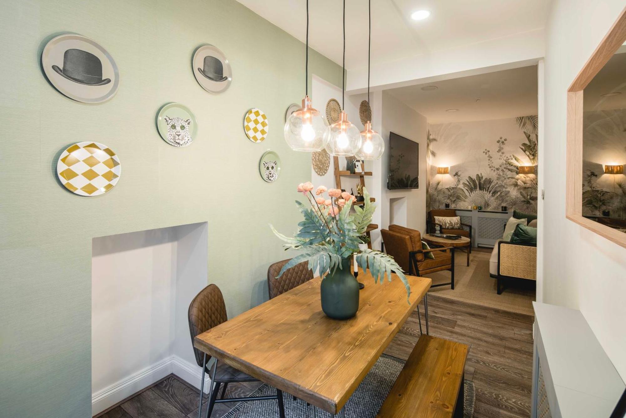 Flat Near By Kensington Olympia Exhibition-2 Bedroom Apartment