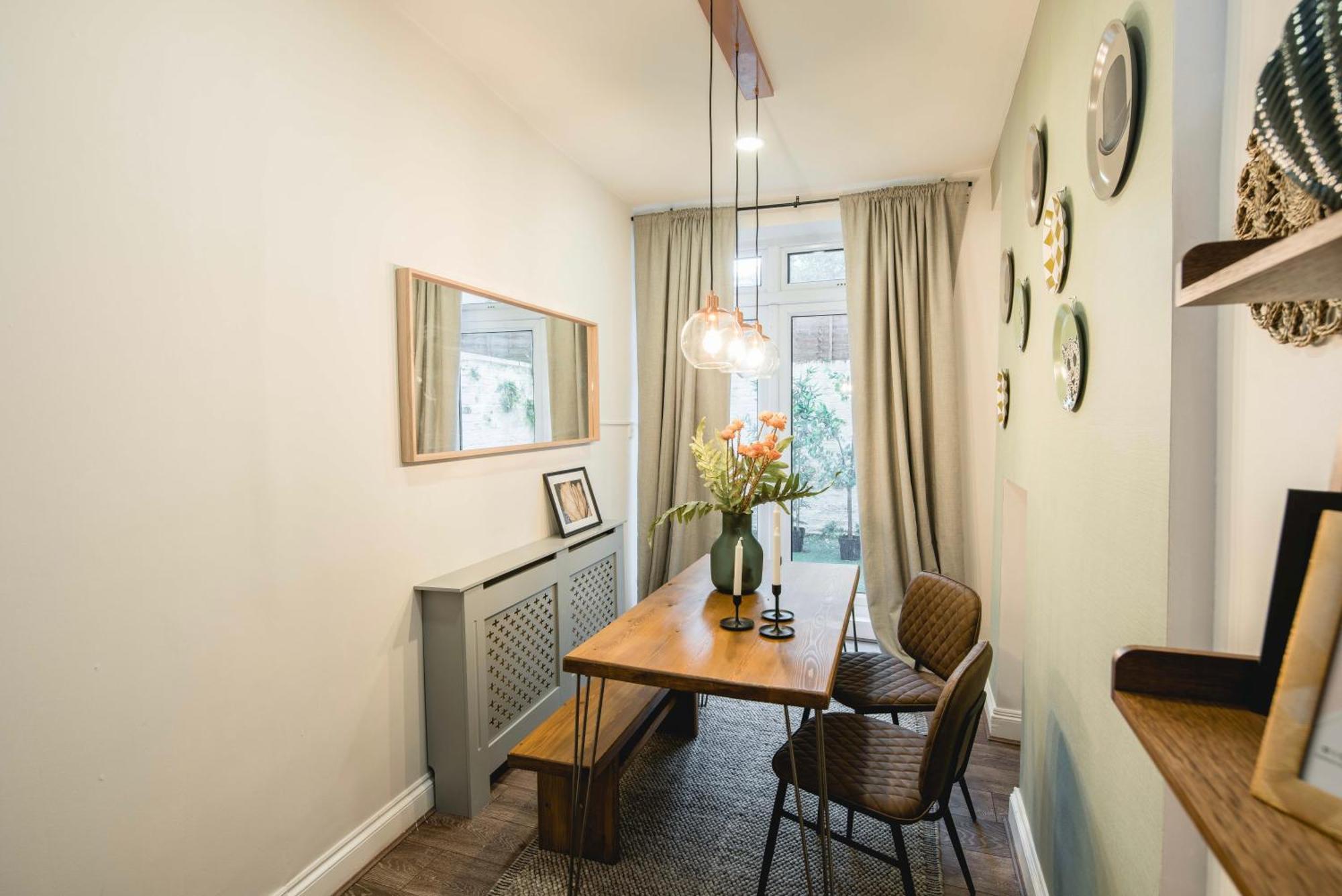 Flat Near By Kensington Olympia Exhibition-2 Bedroom Apartment