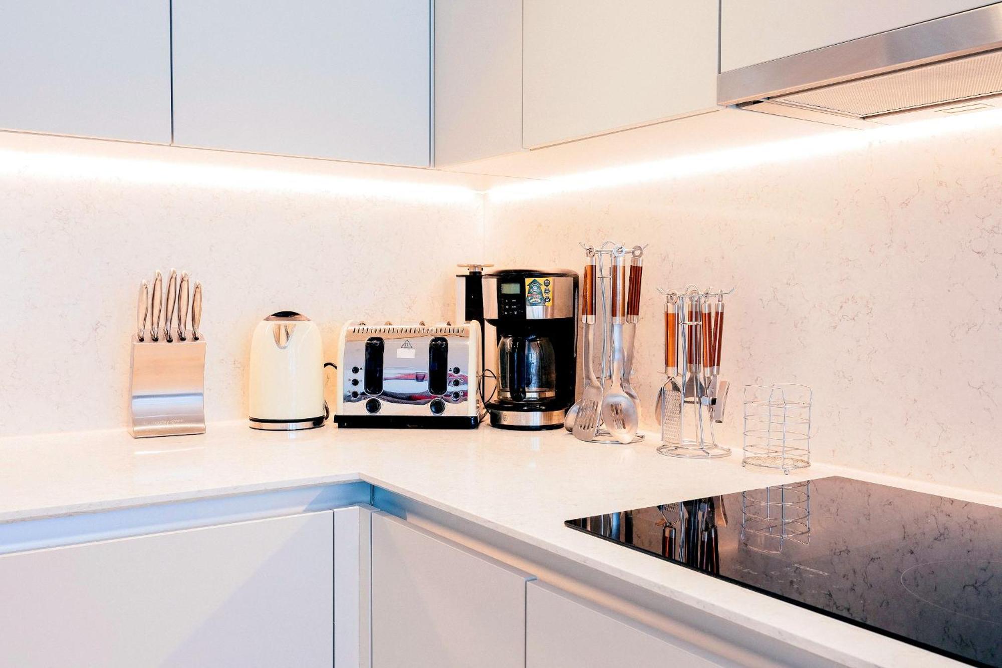 A Brand New Flat With 3 Bedrooms & 3 Baths In Zone 1 Angel For Max 9 Ppl Homestay