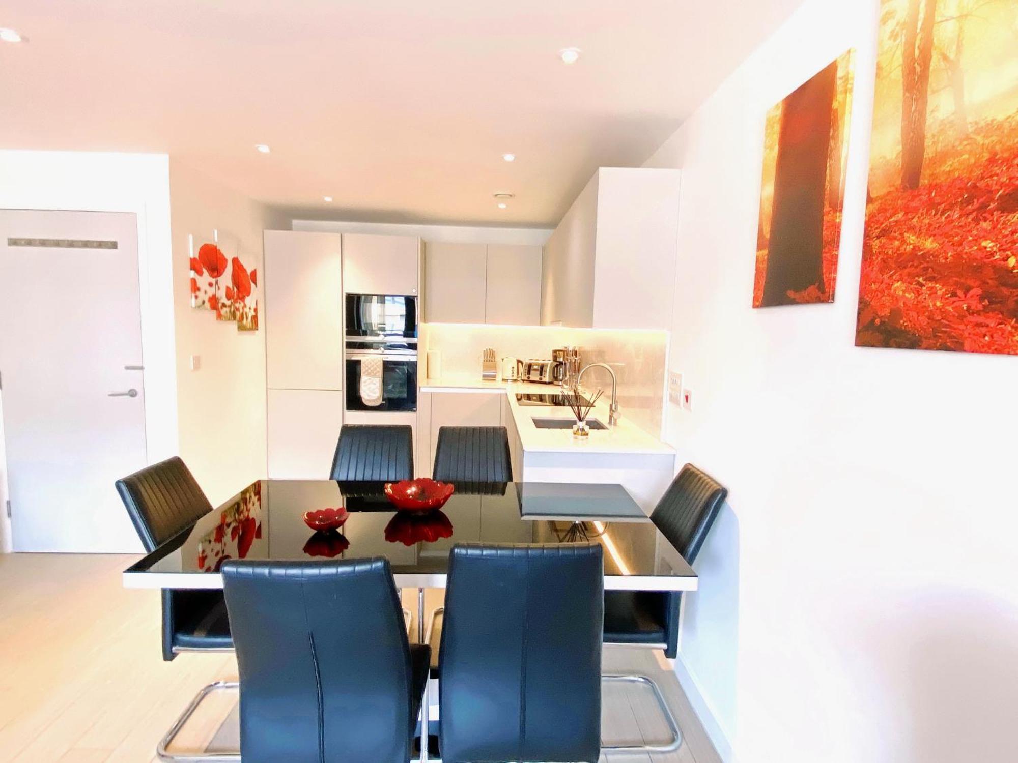 Homestay A Brand New Flat With 3 Bedrooms & 3 Baths In Zone 1 Angel For Max 9 Ppl London