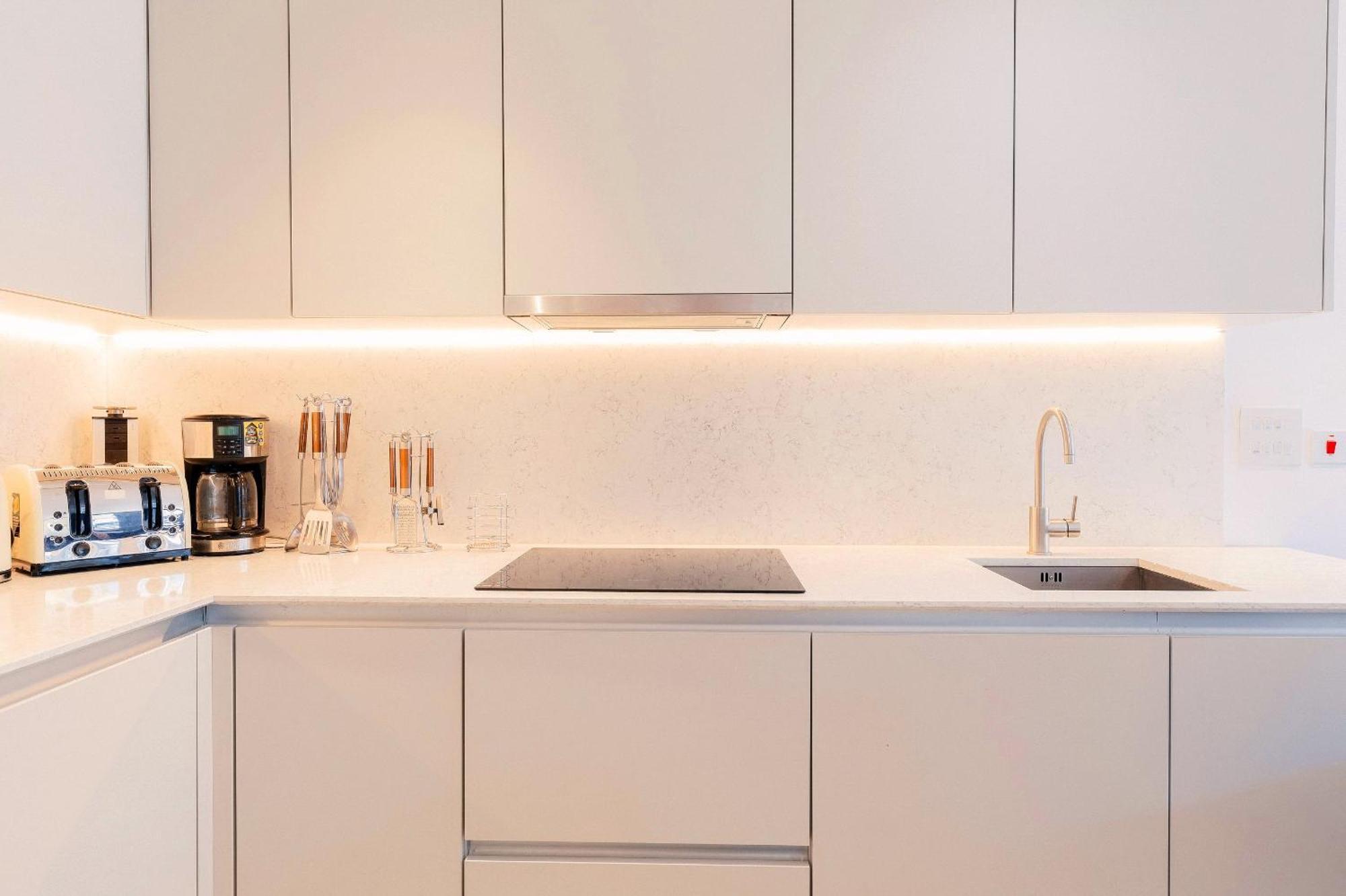 A Brand New Flat With 3 Bedrooms & 3 Baths In Zone 1 Angel For Max 9 Ppl Homestay