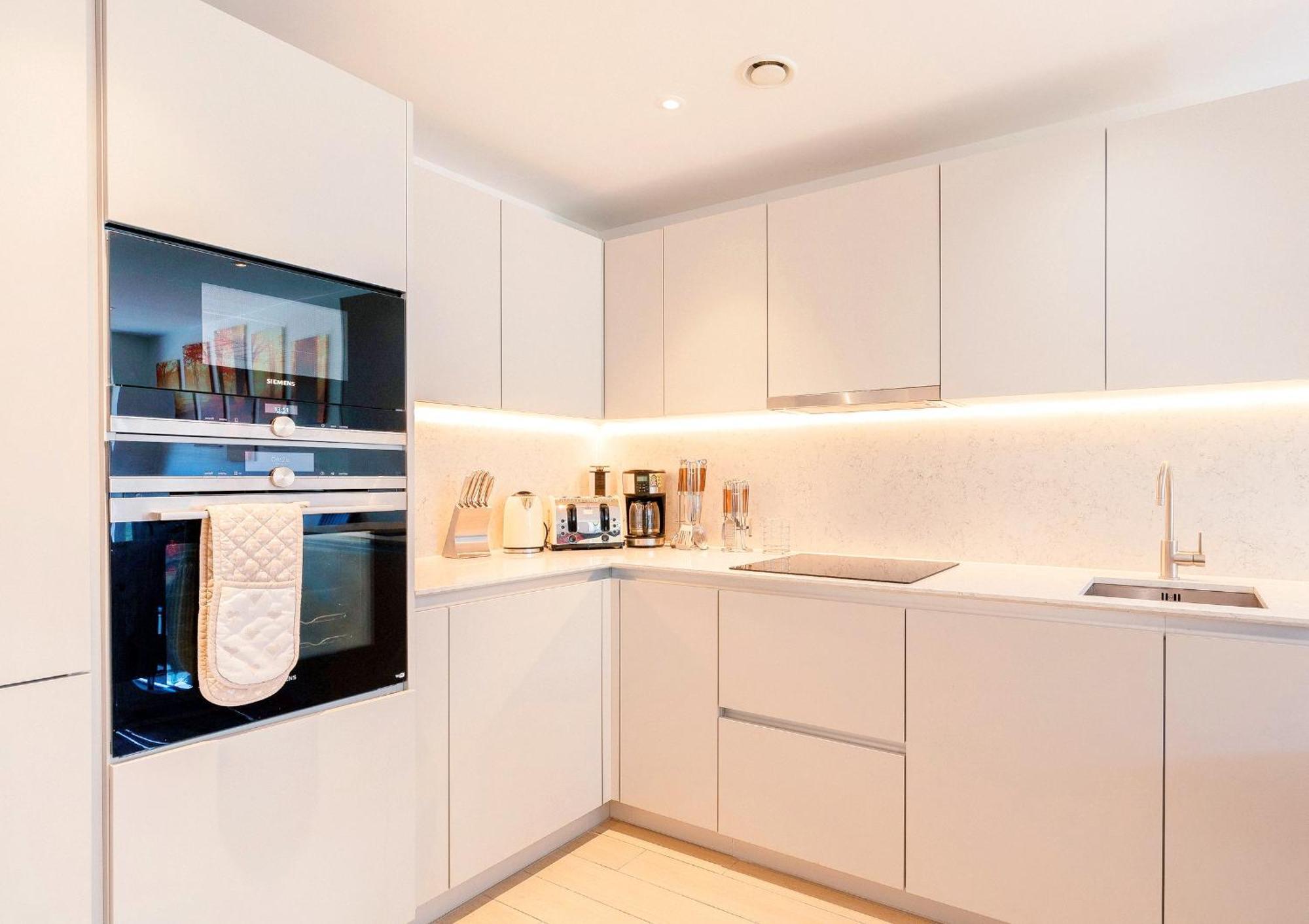 Homestay A Brand New Flat With 3 Bedrooms & 3 Baths In Zone 1 Angel For Max 9 Ppl London