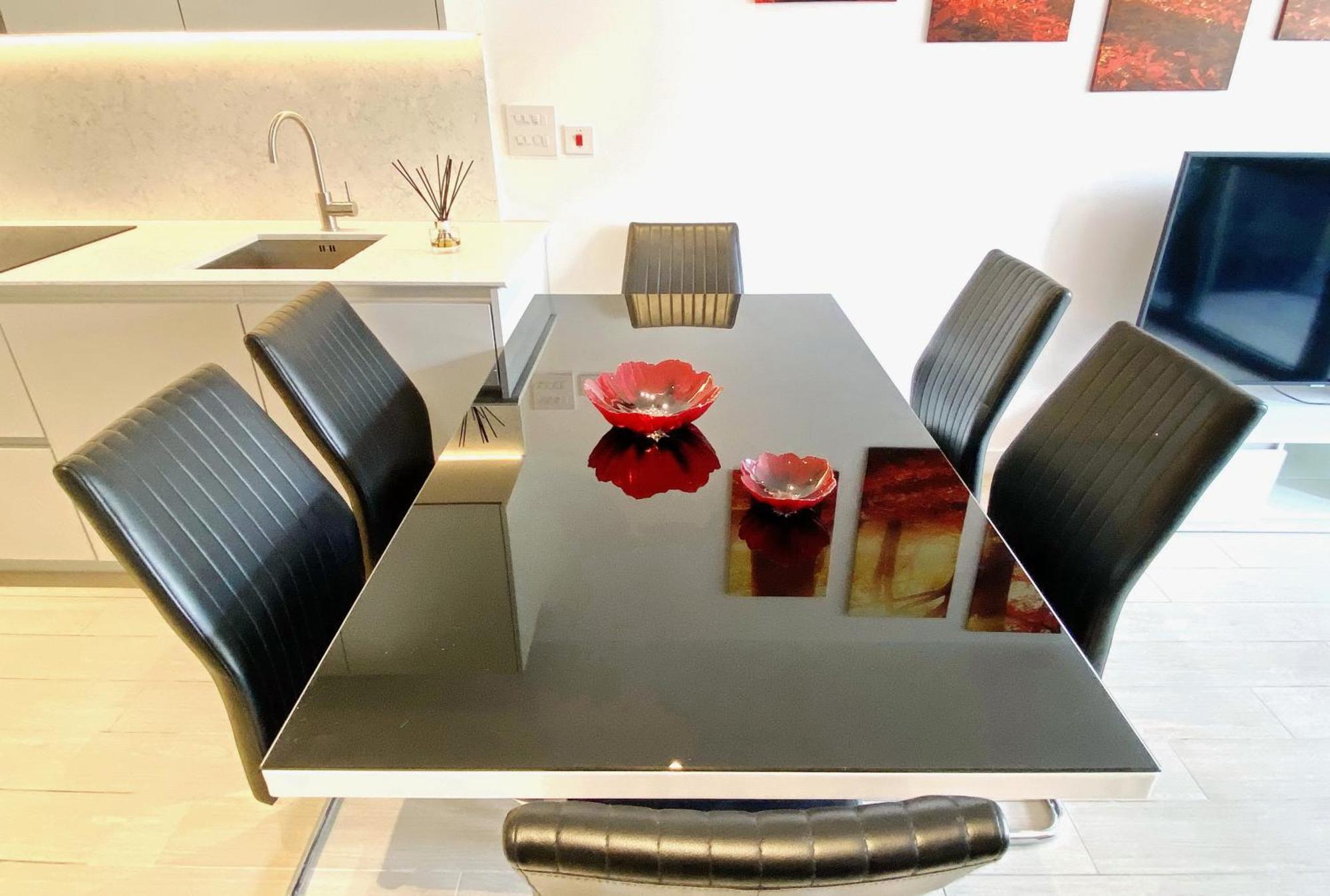 Homestay A Brand New Flat With 3 Bedrooms & 3 Baths In Zone 1 Angel For Max 9 Ppl
