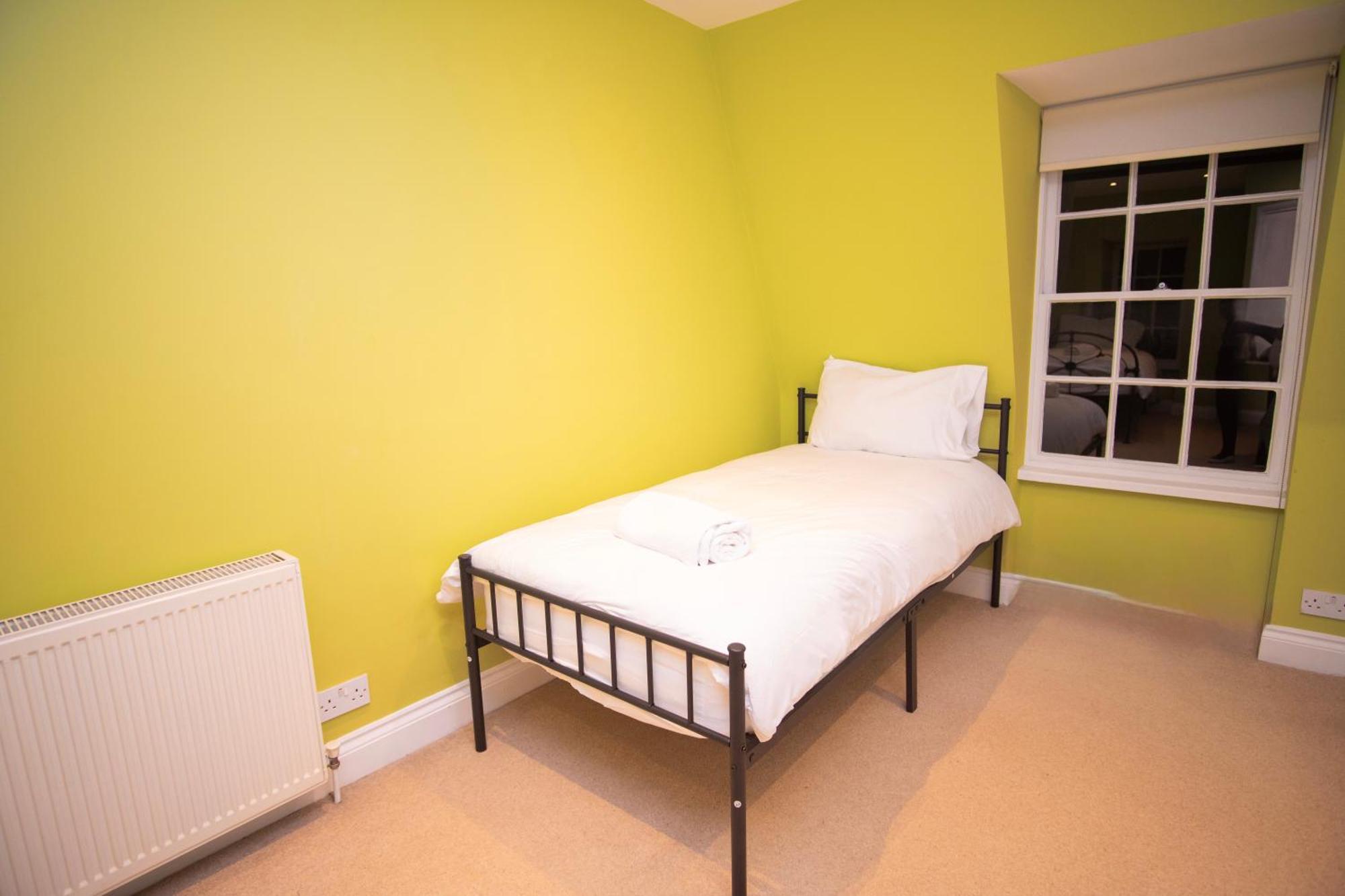 Buckingham Palace 4br 3ba House *